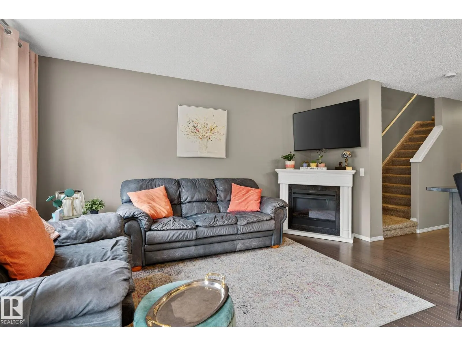 16 ROYAL ST