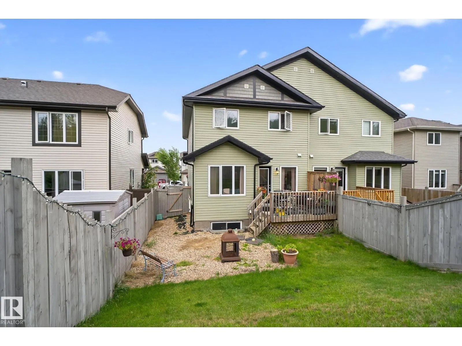 16 ROYAL ST