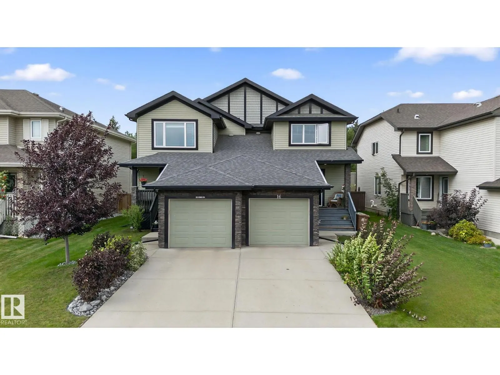 16 ROYAL ST