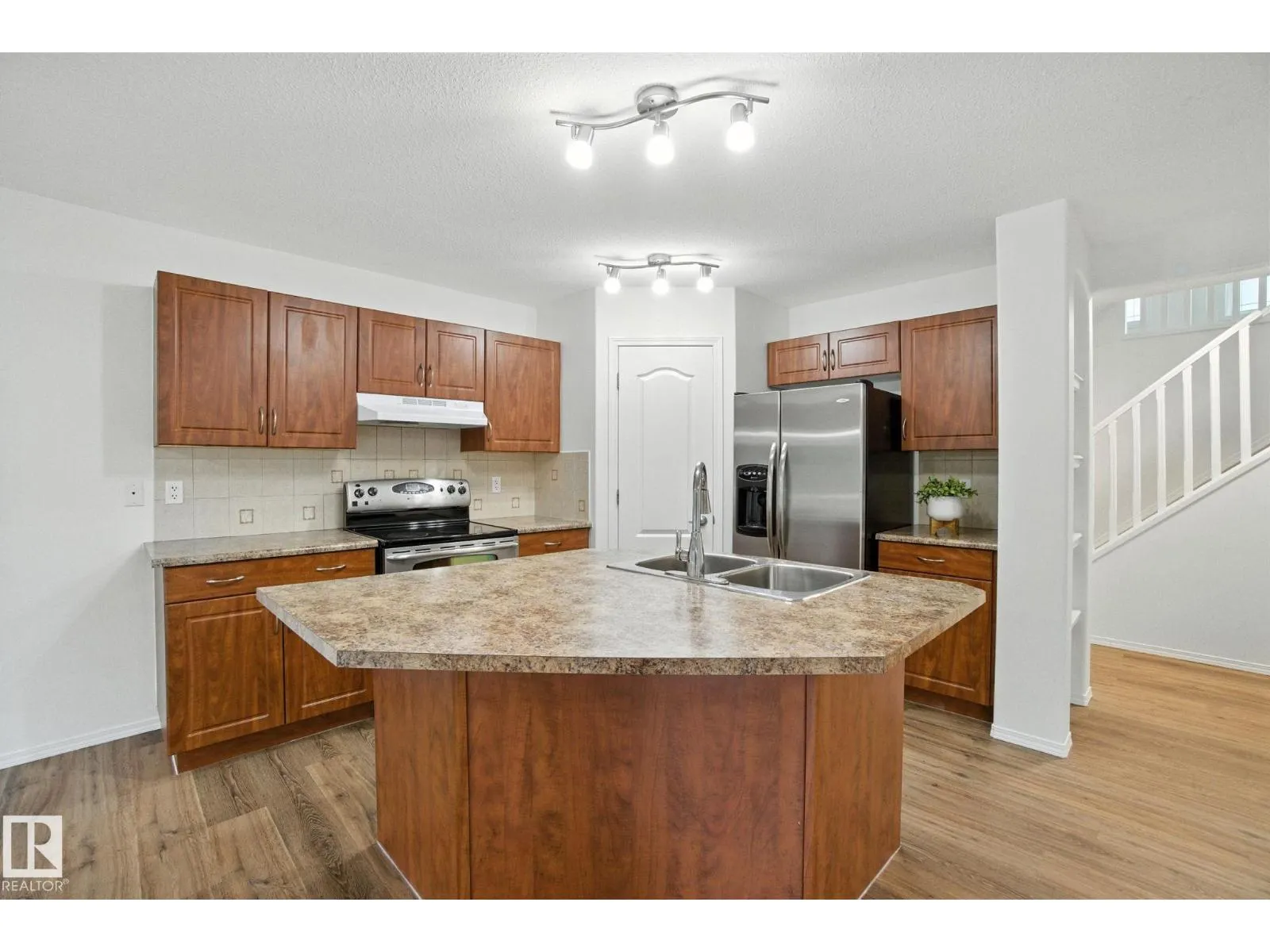 16765 112A ST NW