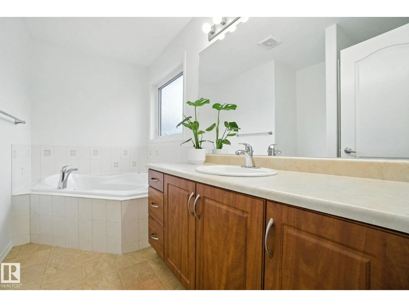 16765 112A ST NW