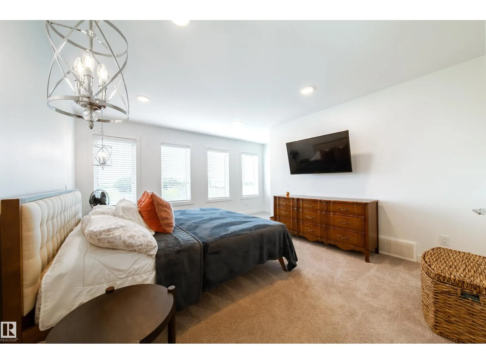 6204 67 ST