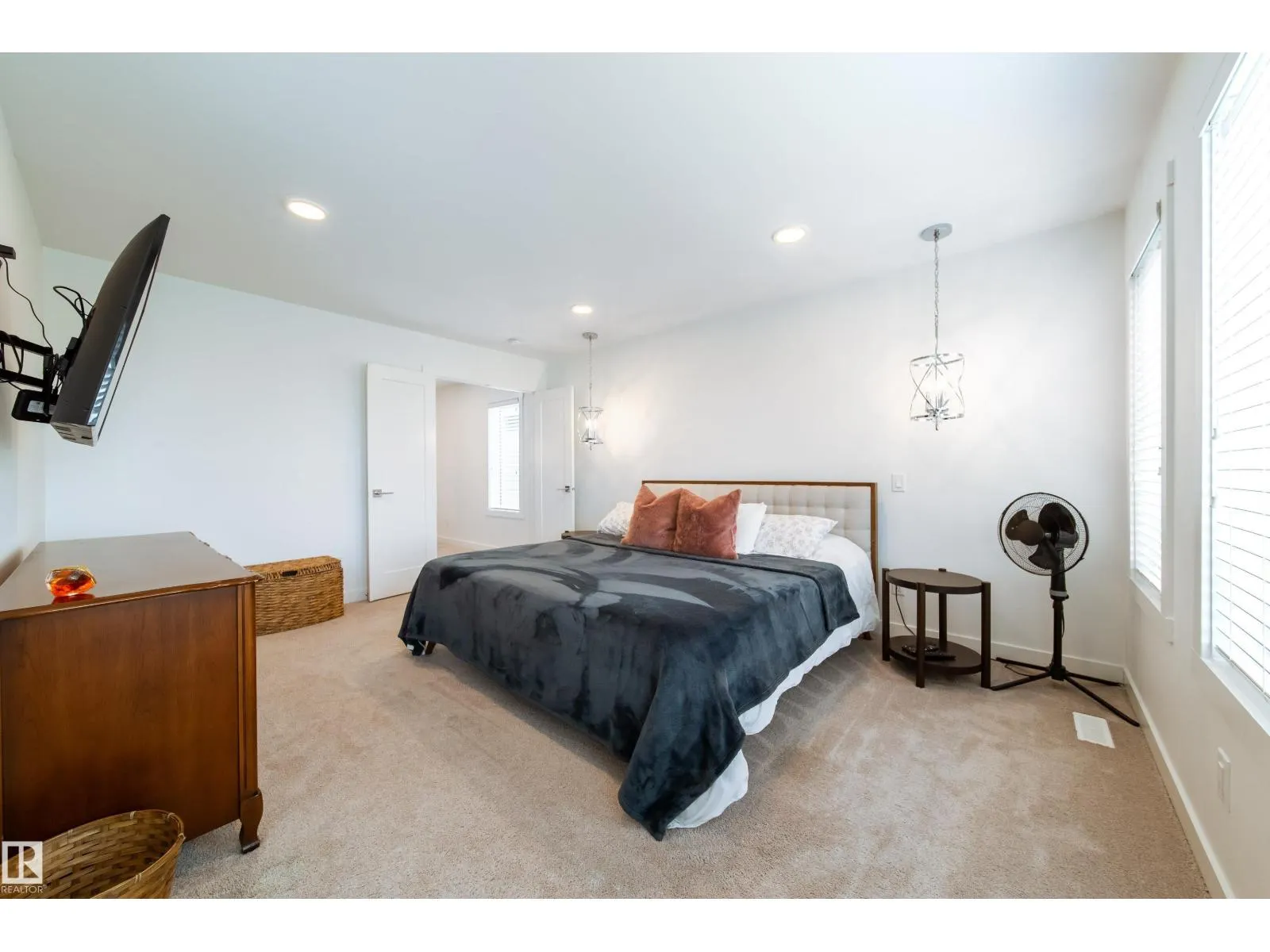 6204 67 ST