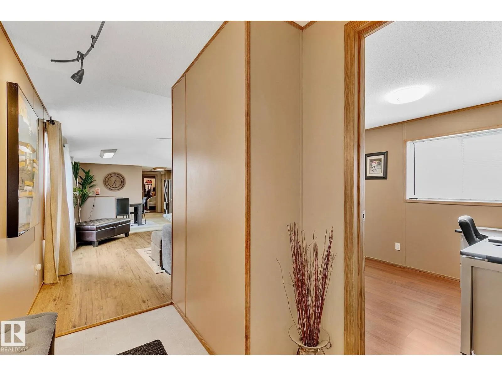 3407 Lakeview PT NW