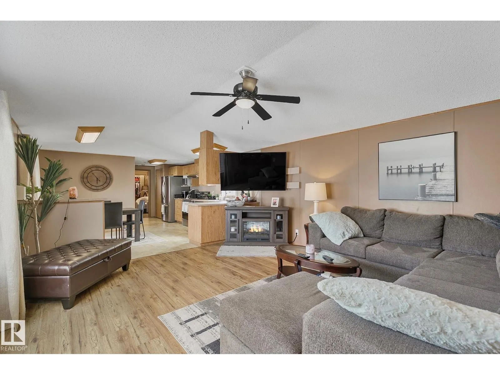 3407 Lakeview PT NW