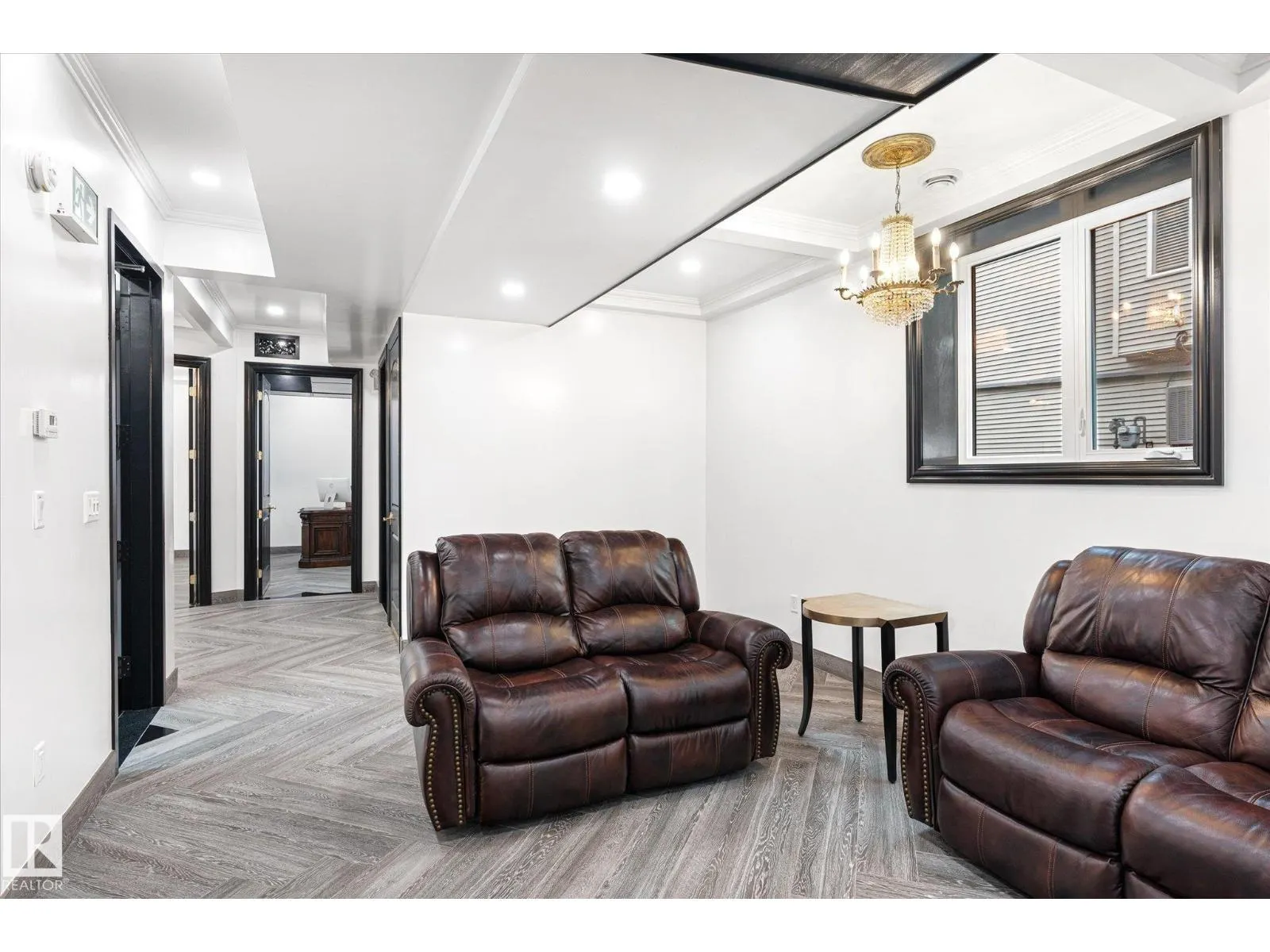 11833 102 AV NW