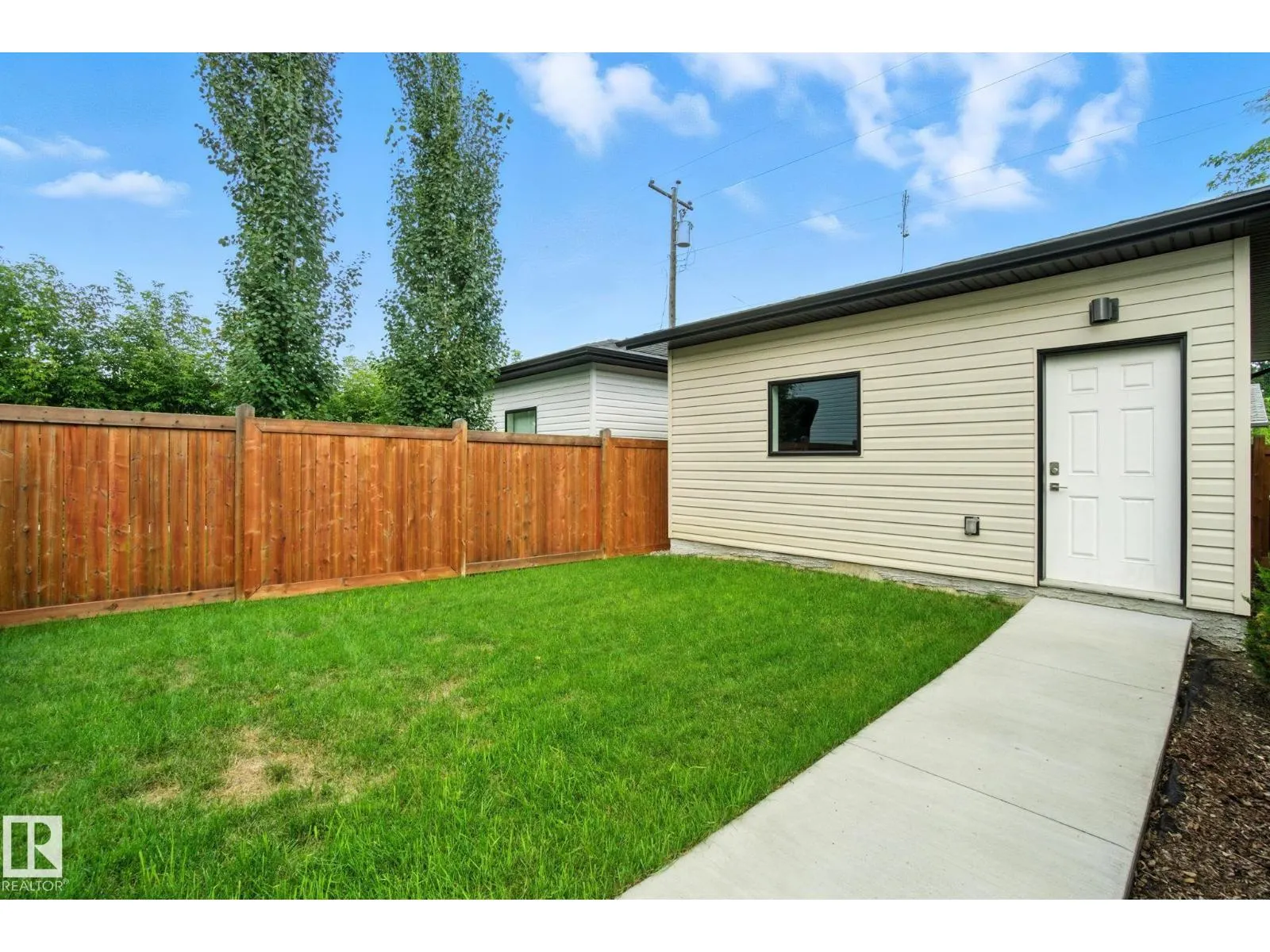 9207 152 ST NW