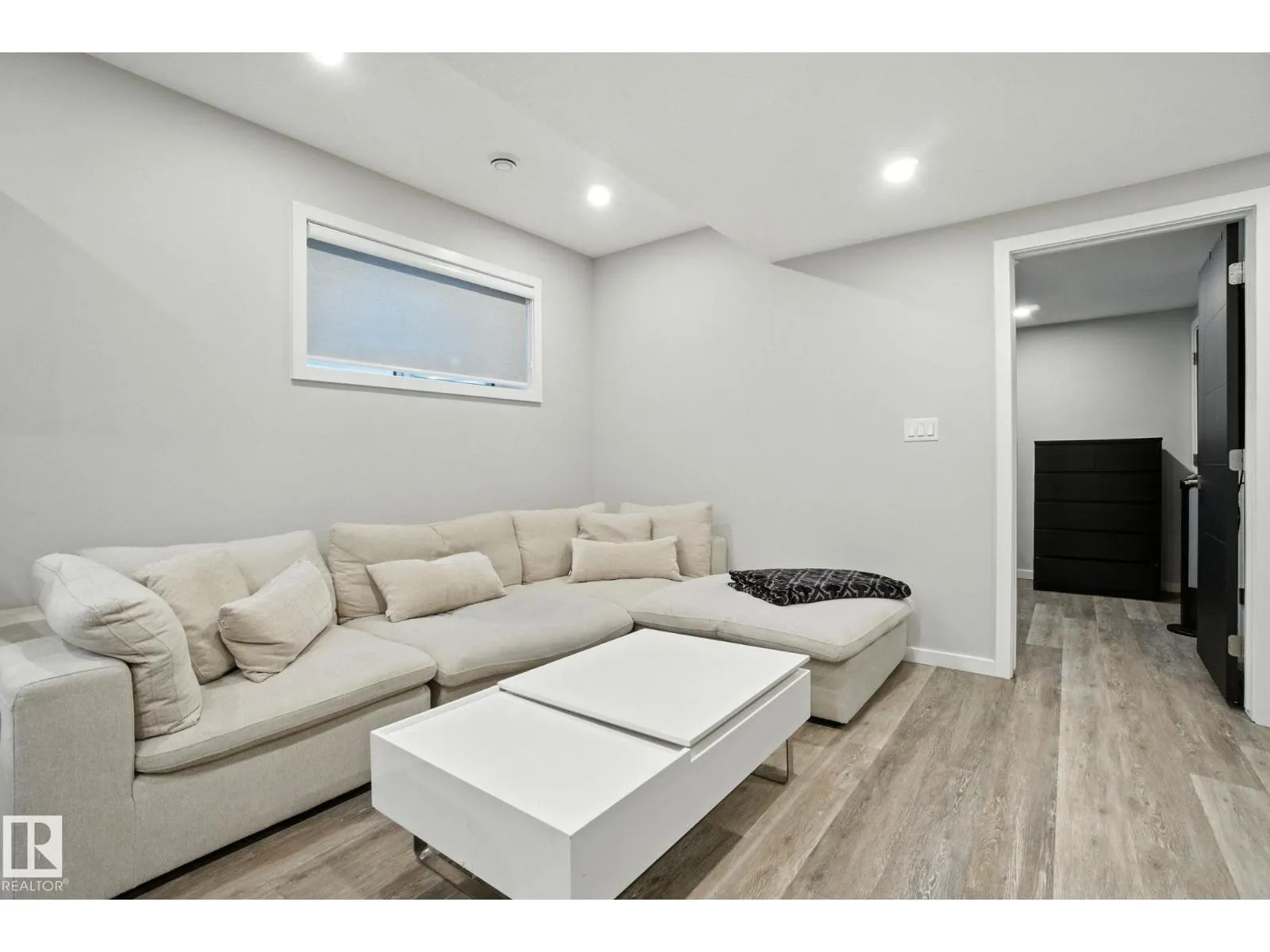 9207 152 ST NW