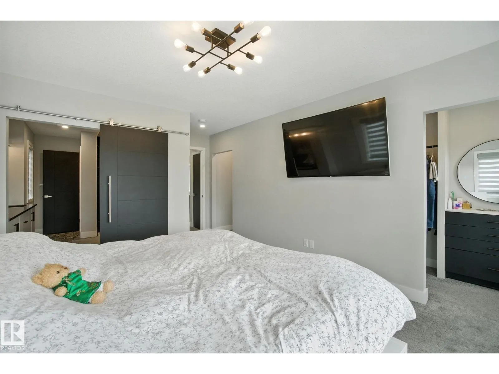9207 152 ST NW
