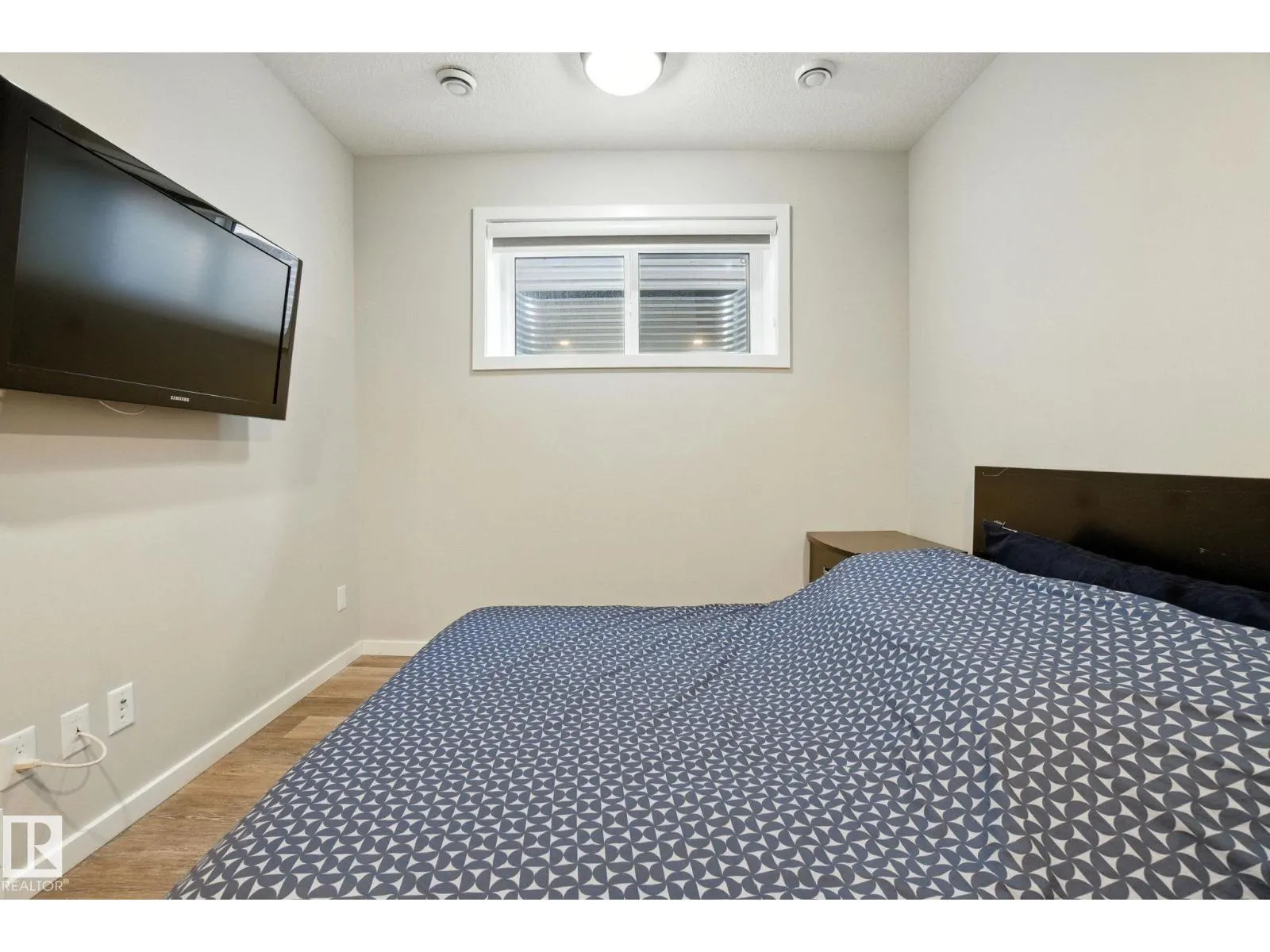 9207 152 ST NW