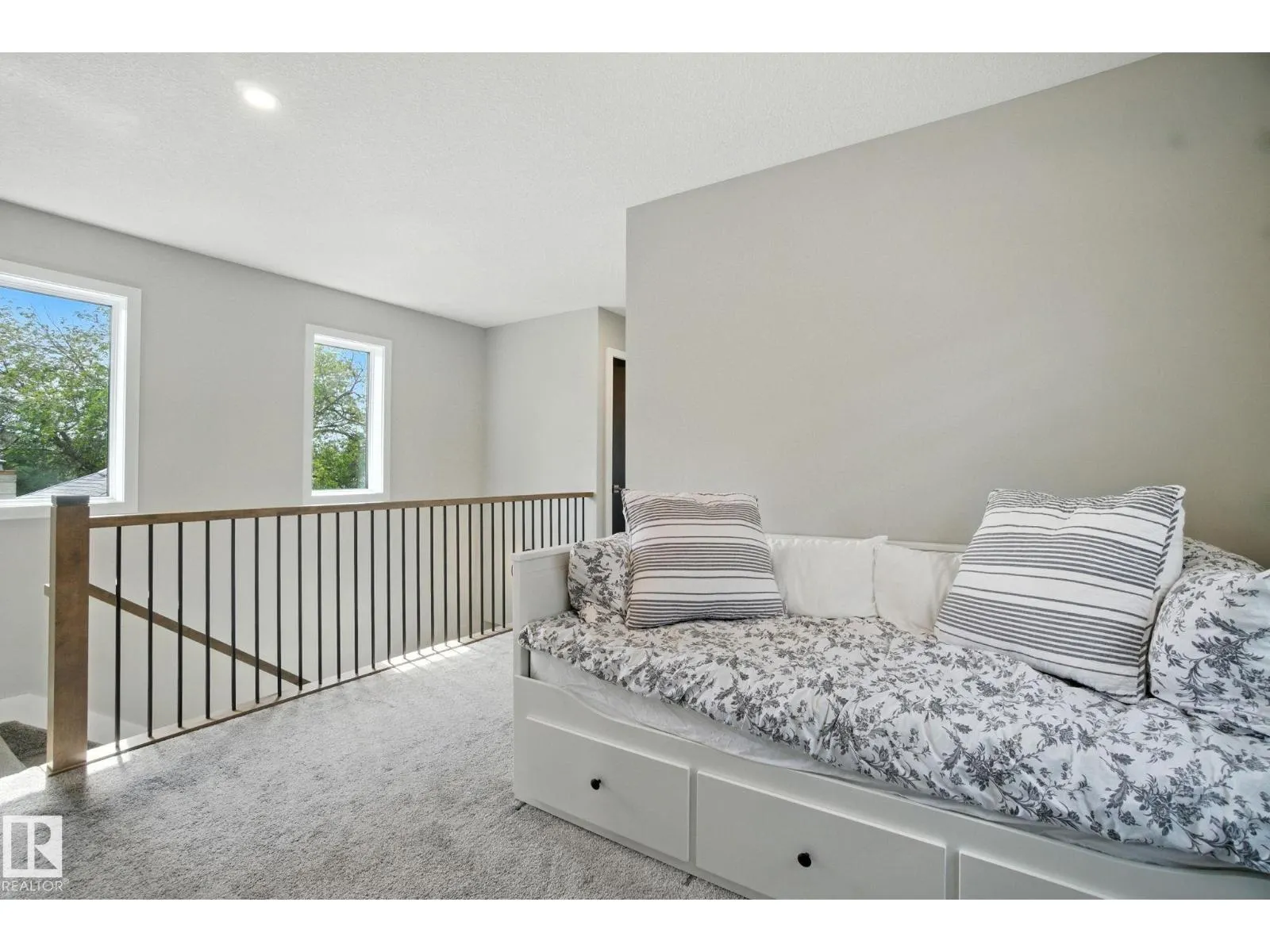 9207 152 ST NW