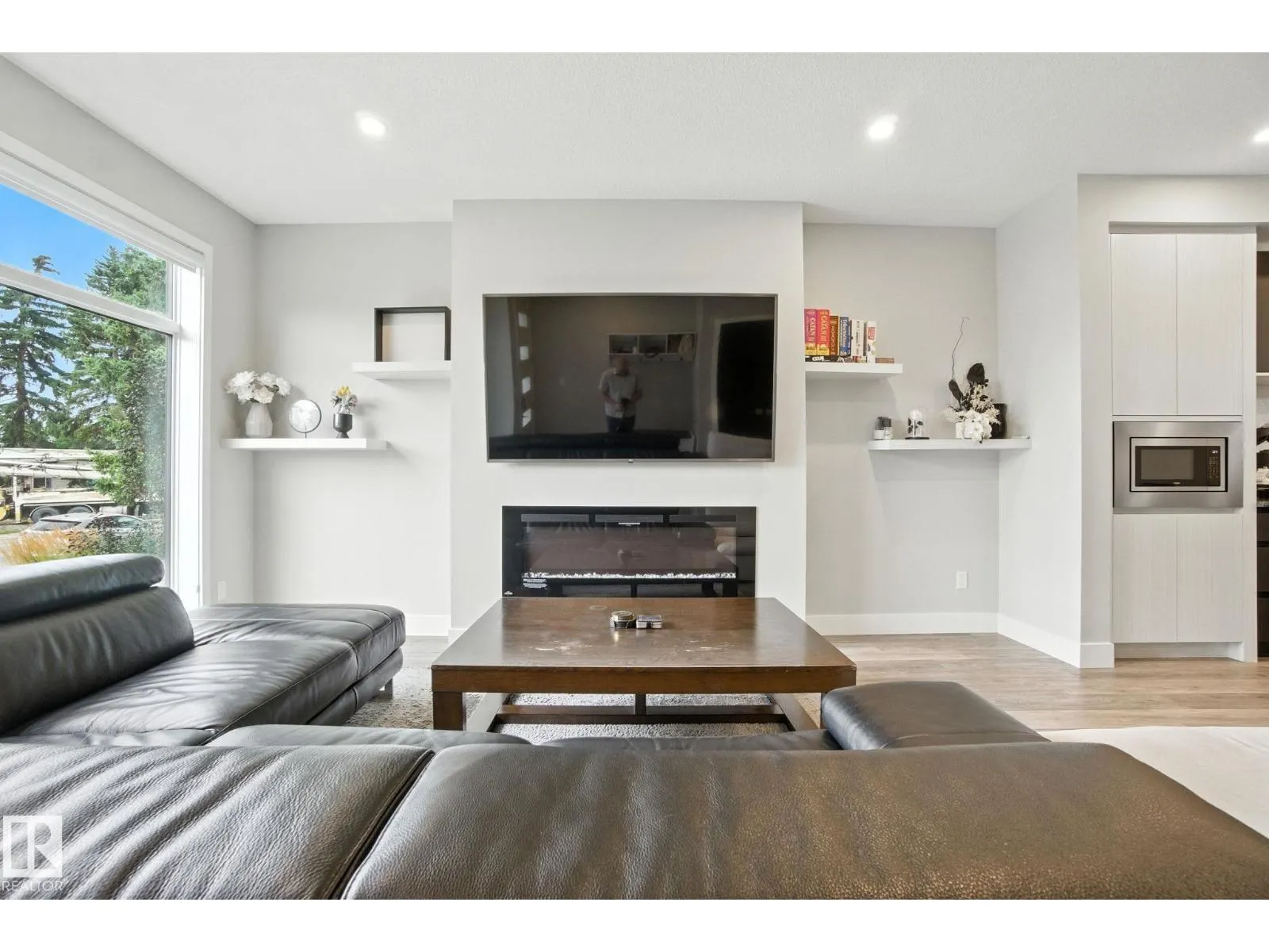 9207 152 ST NW