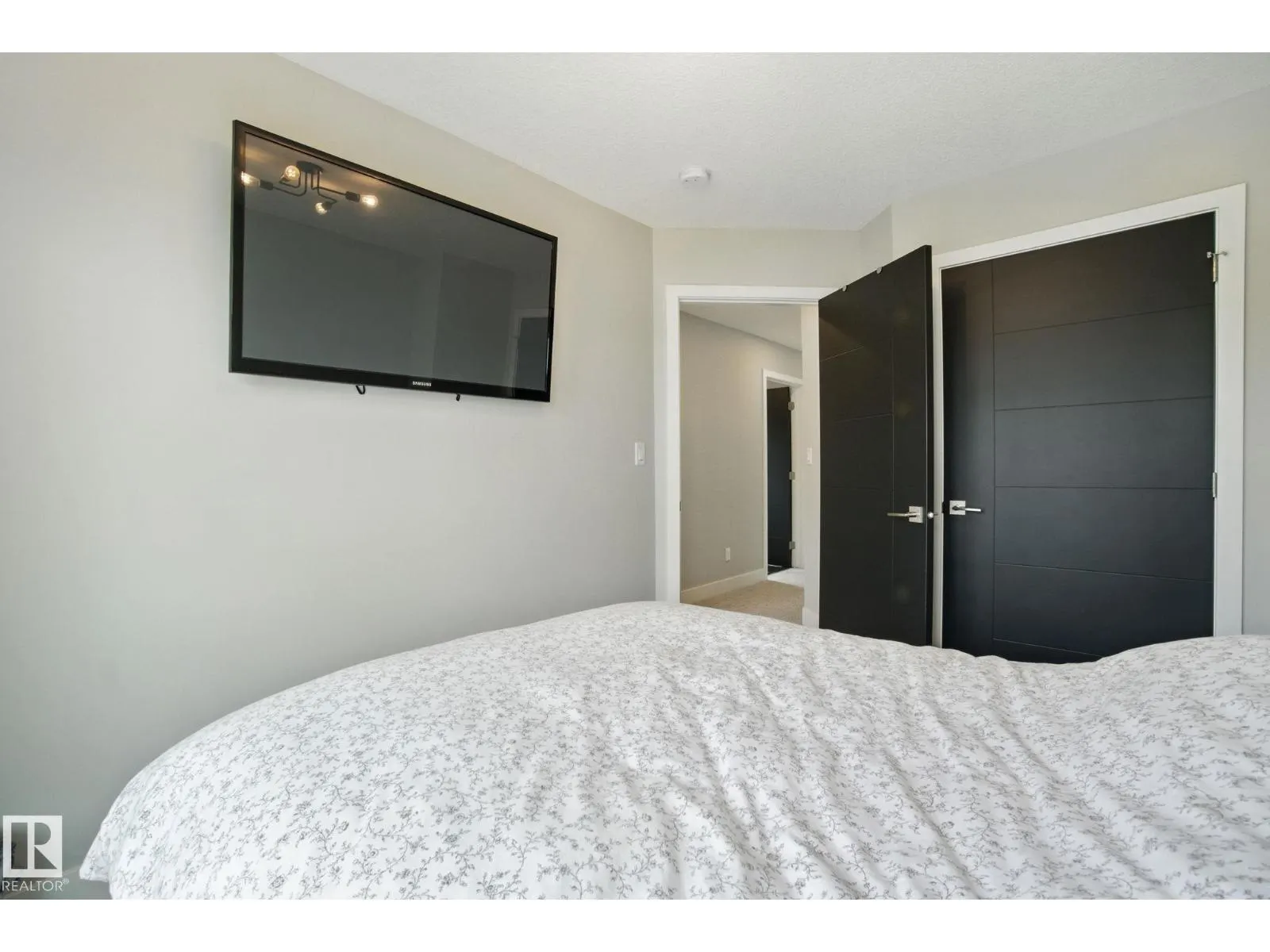 9207 152 ST NW