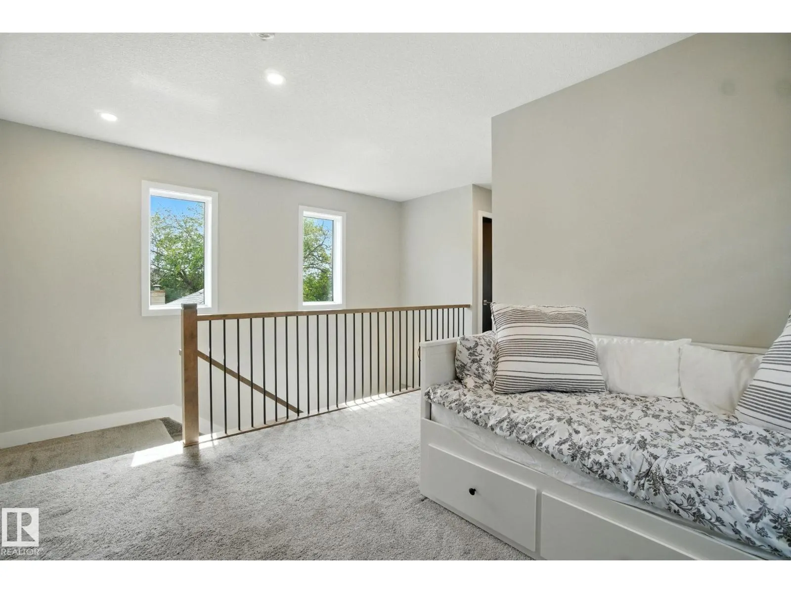 9207 152 ST NW