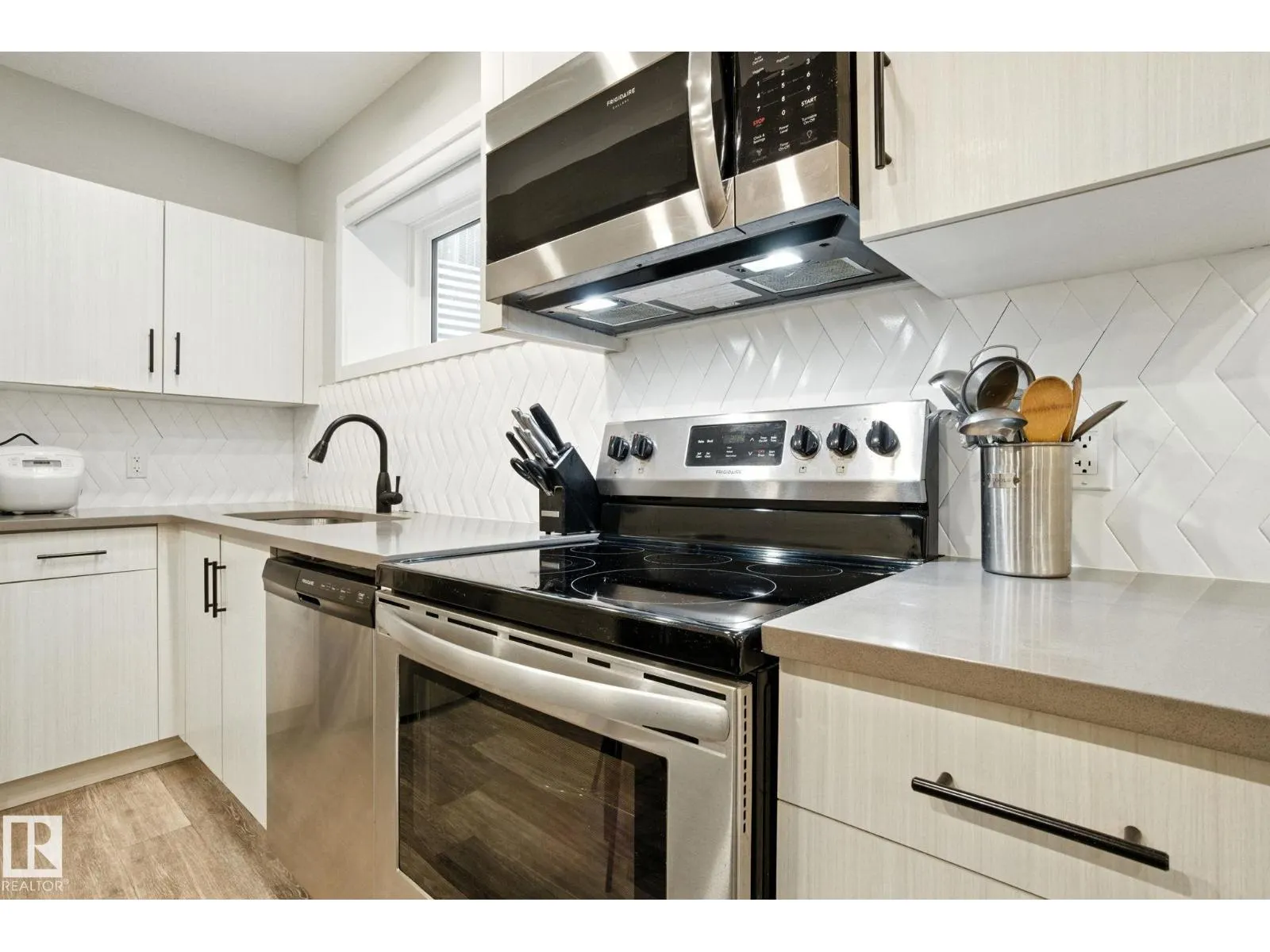 9207 152 ST NW