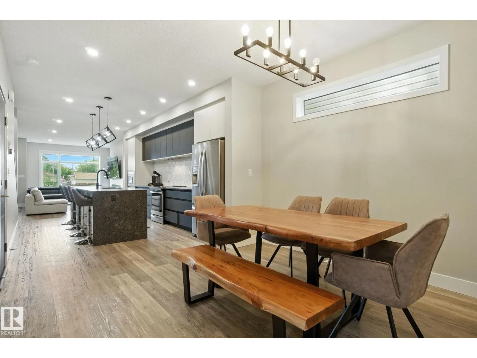 9207 152 ST NW