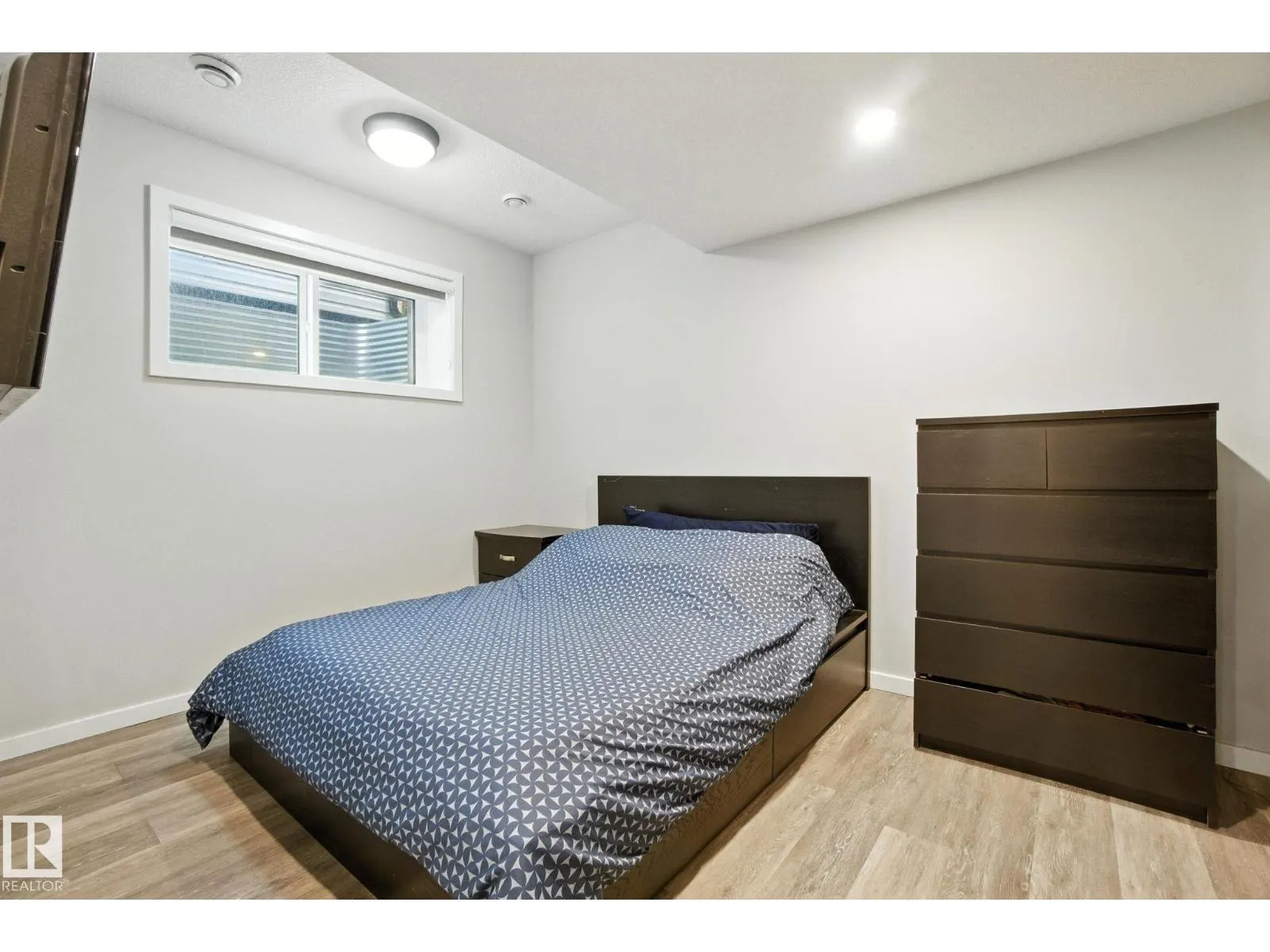 9207 152 ST NW