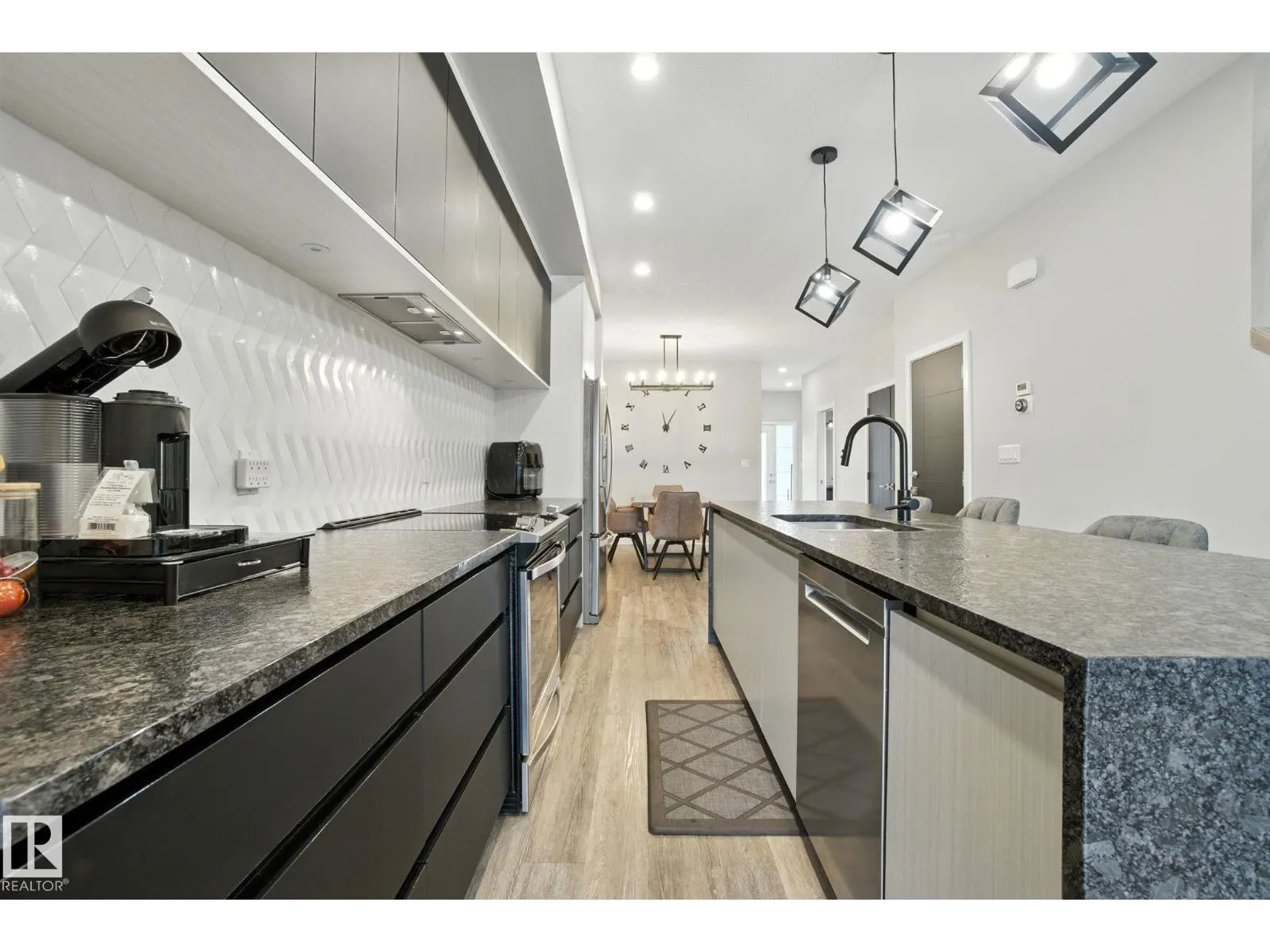 9207 152 ST NW