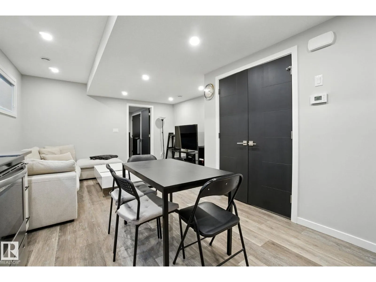 9207 152 ST NW