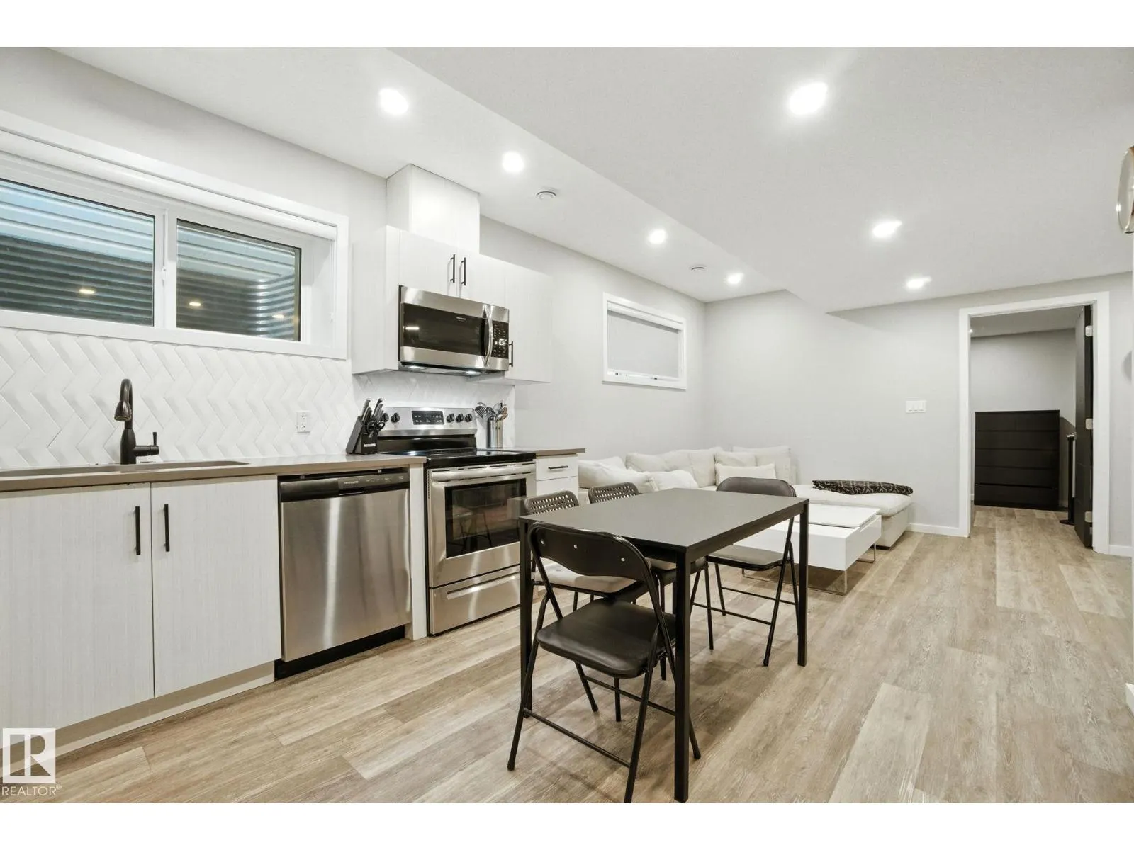 9207 152 ST NW