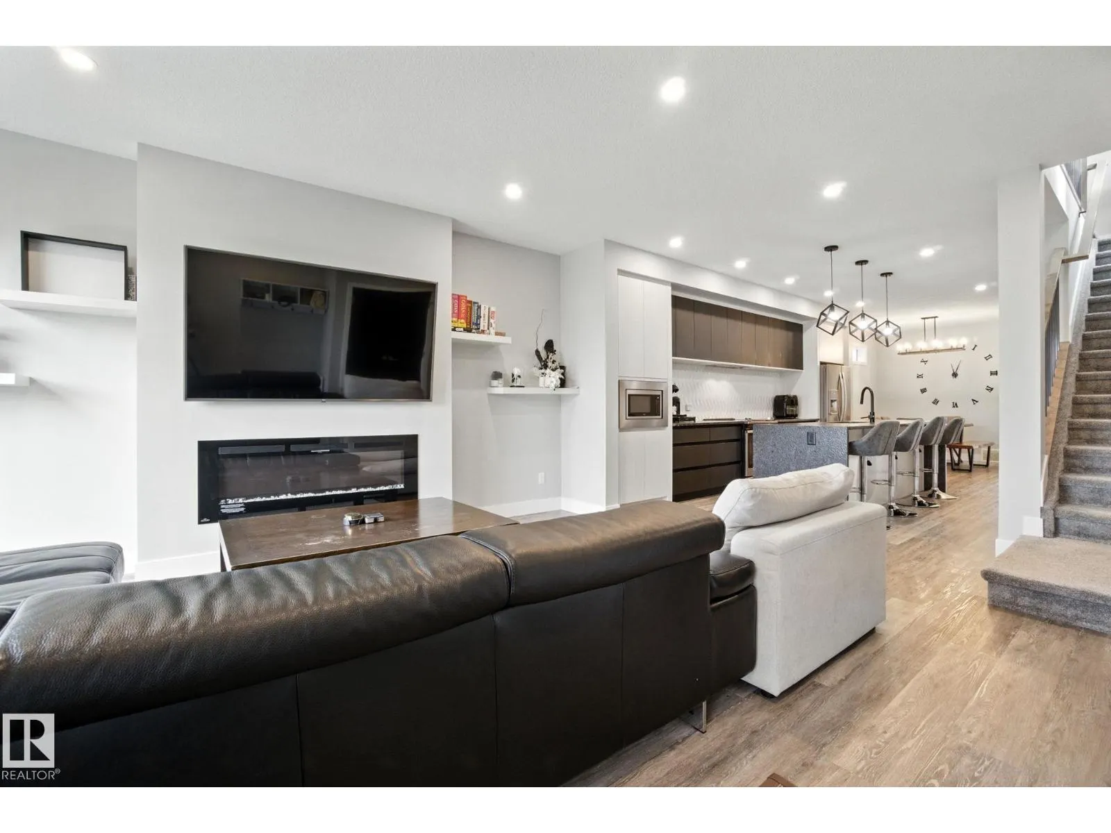 9207 152 ST NW