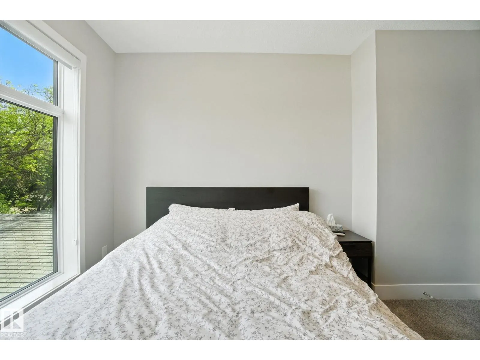 9207 152 ST NW