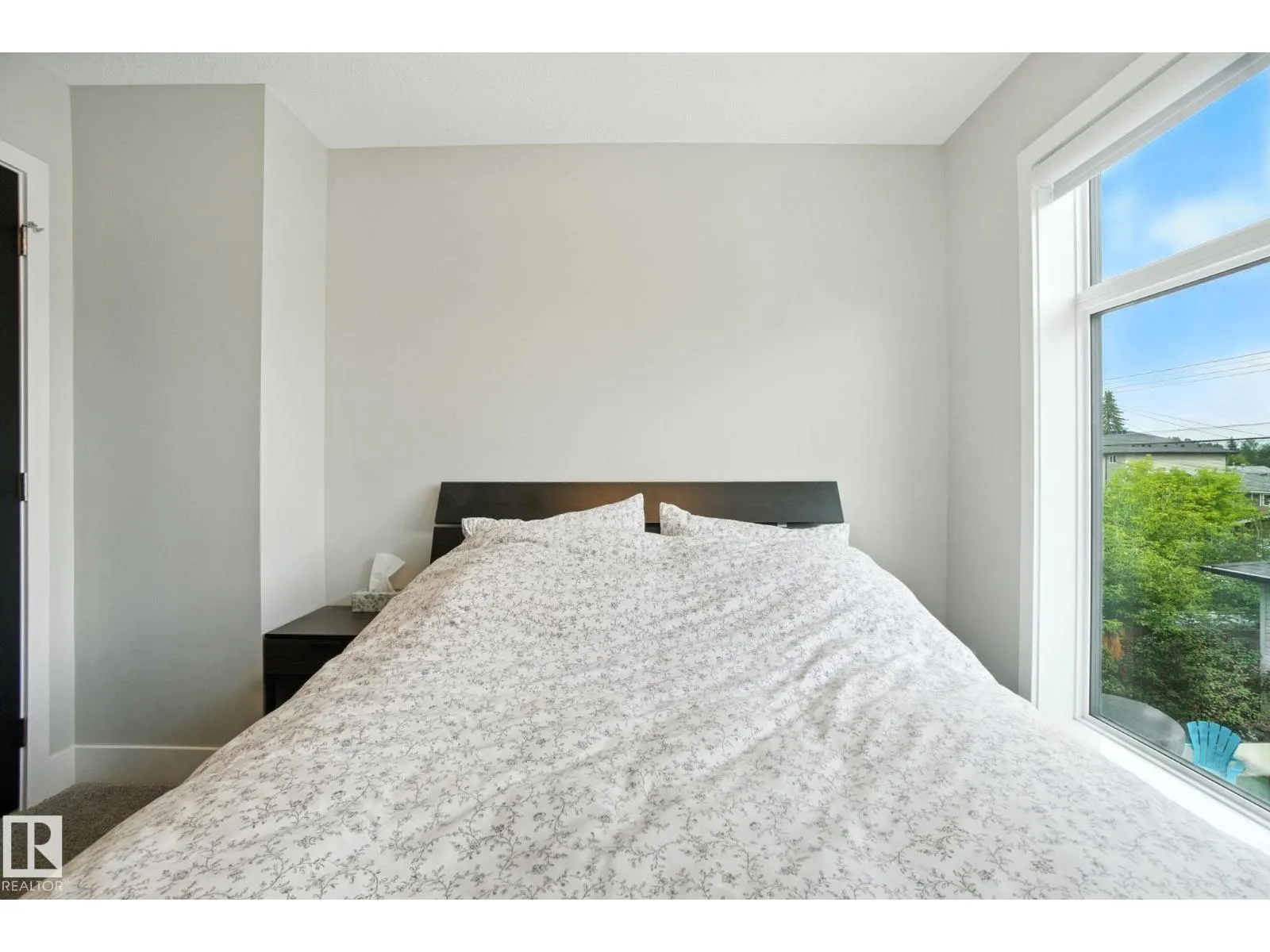 9207 152 ST NW