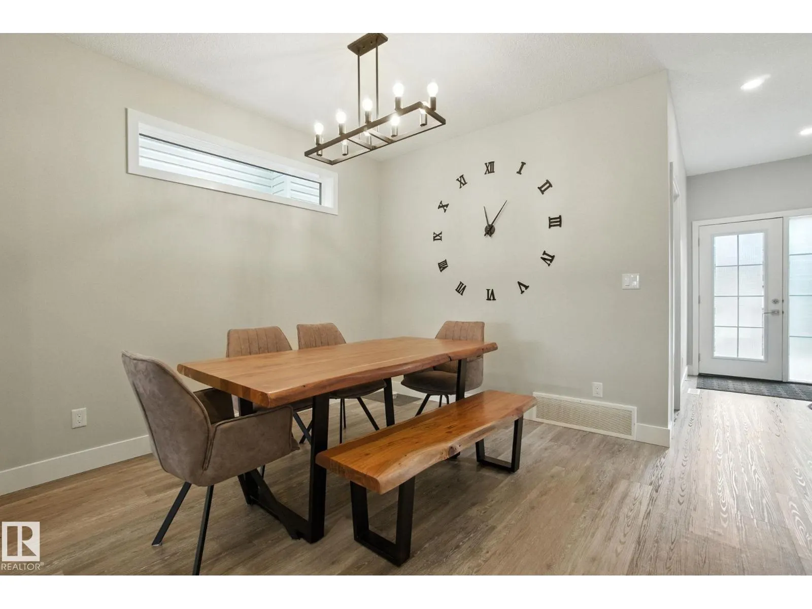 9207 152 ST NW