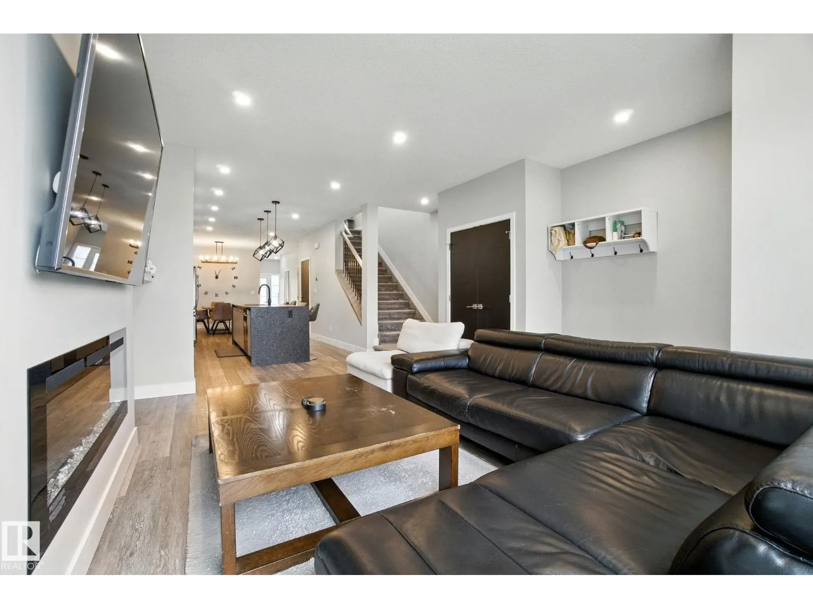9207 152 ST NW