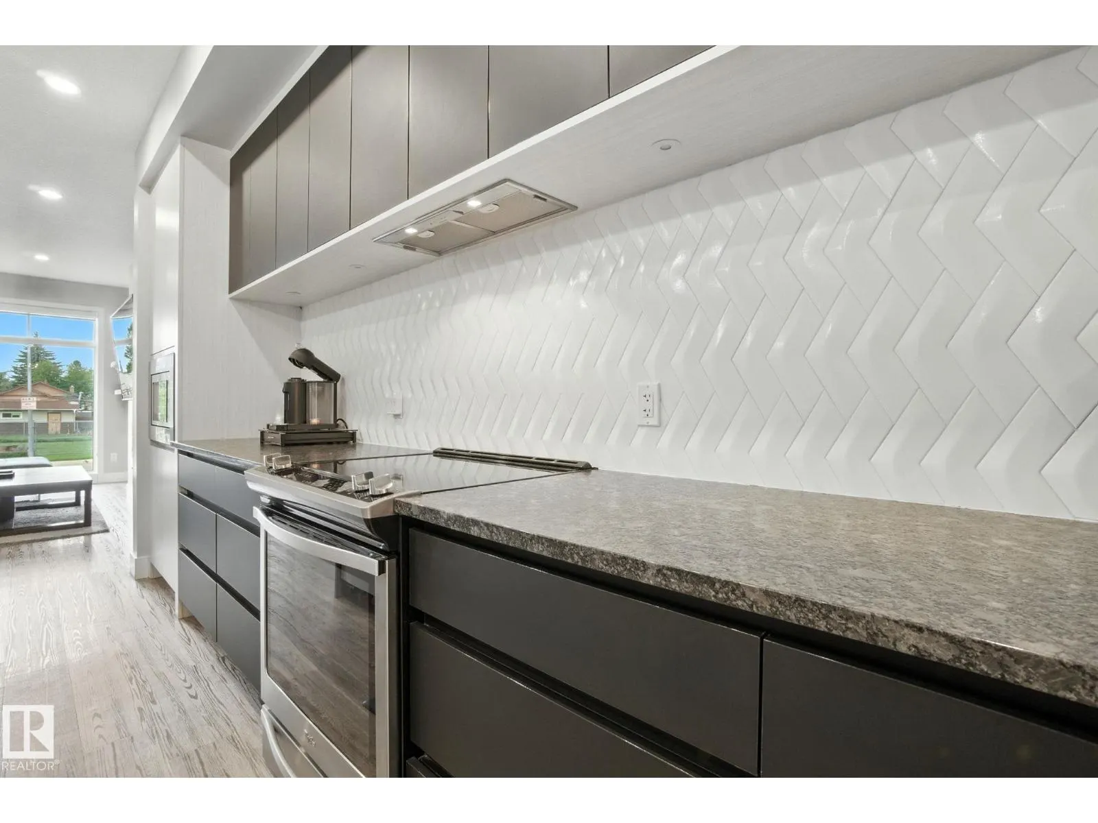 9207 152 ST NW