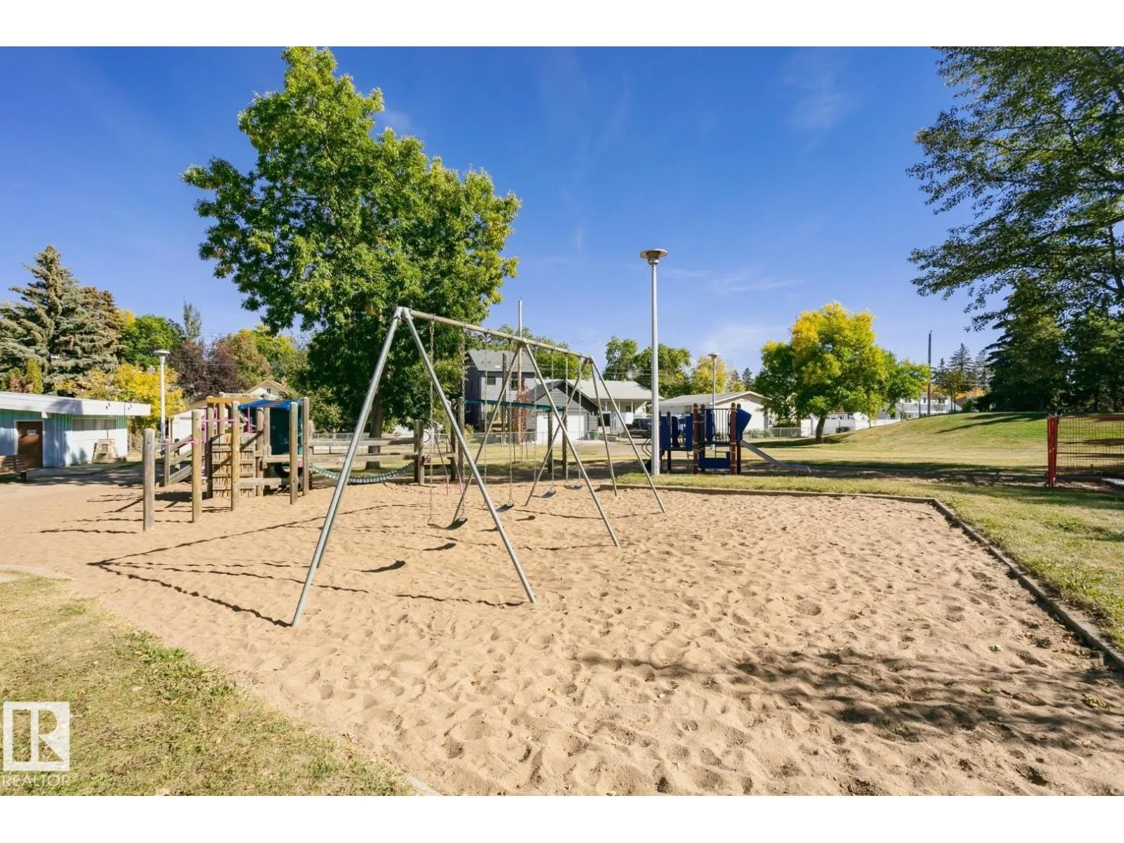 11810 55 ST NW