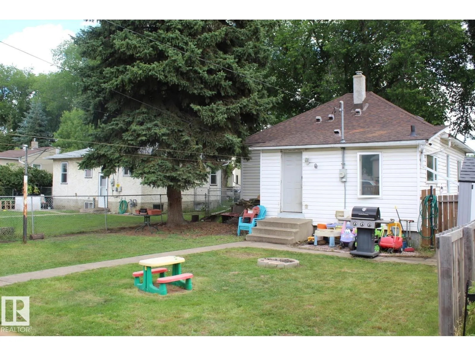 11810 55 ST NW