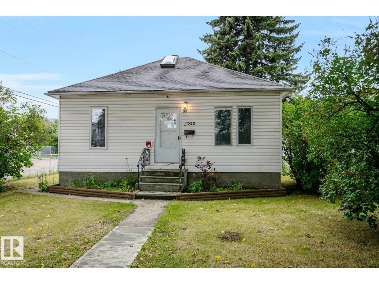 11810 55 ST NW