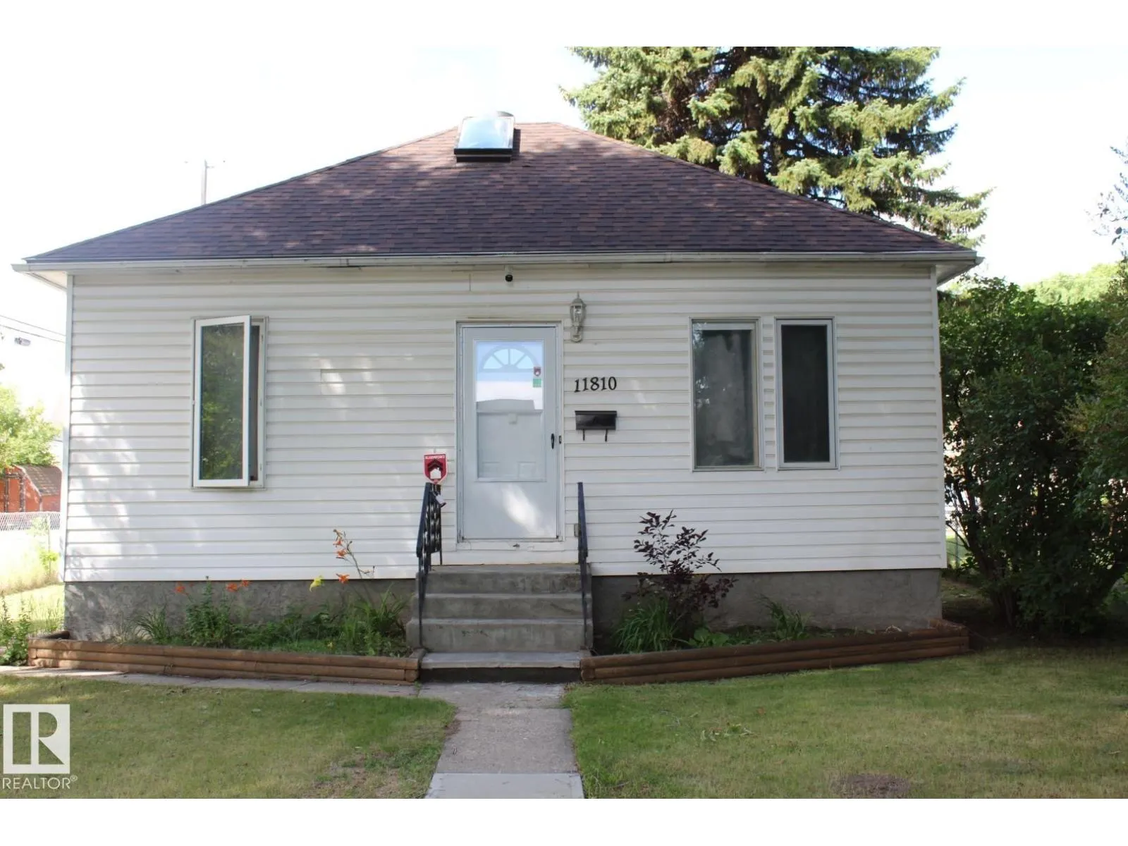11810 55 ST NW