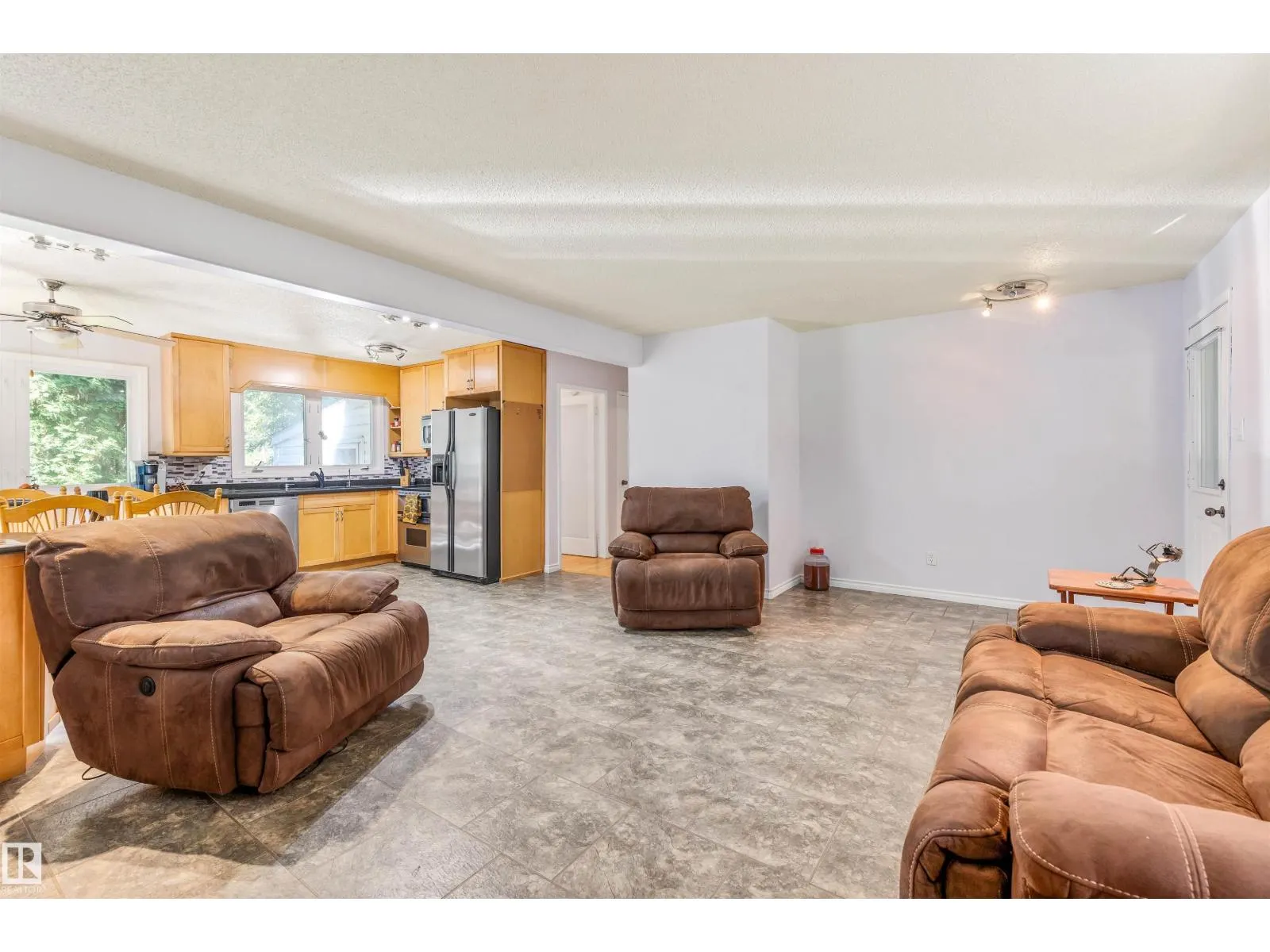 1700 LAKESIDE DR