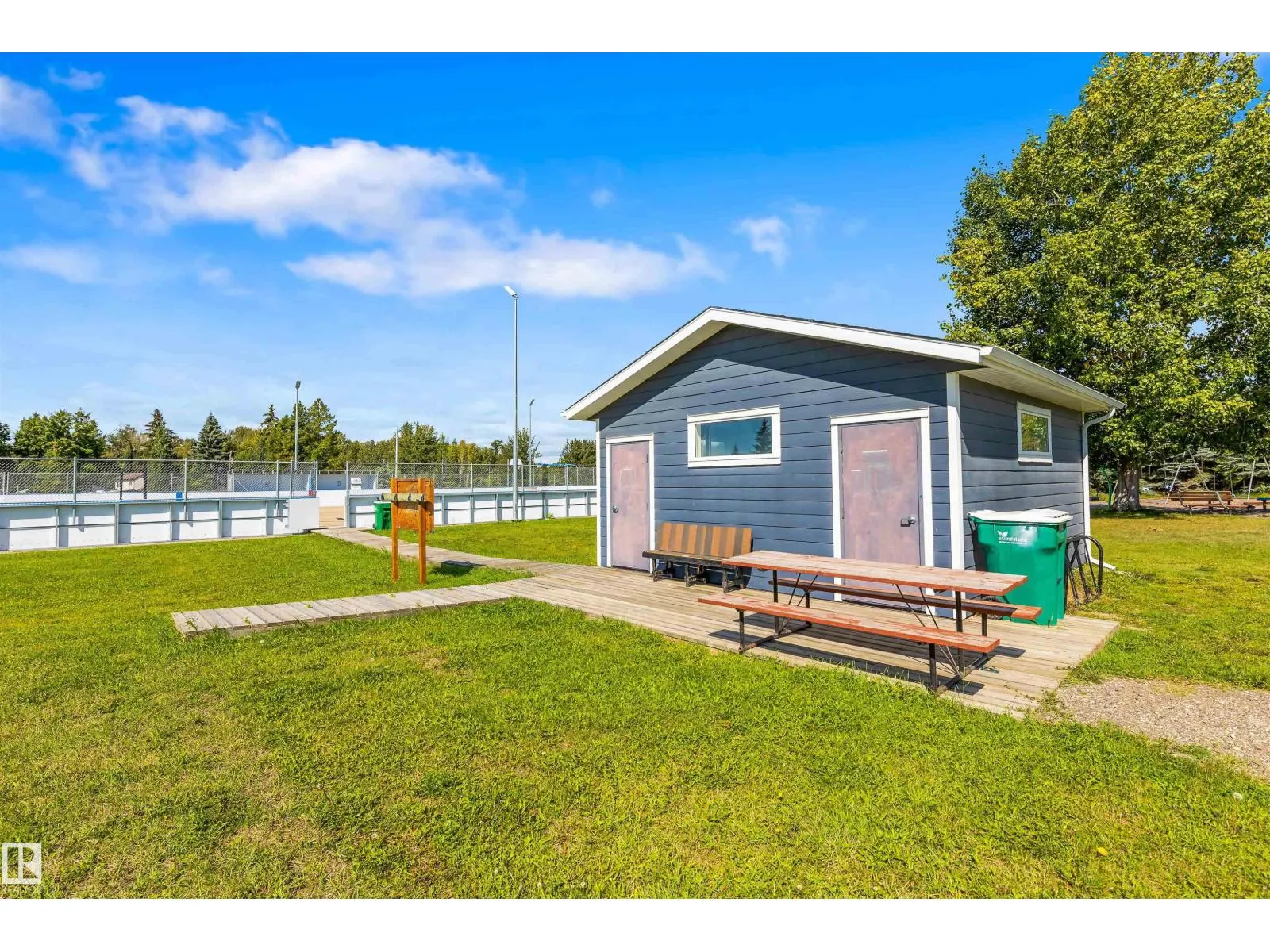 1700 LAKESIDE DR