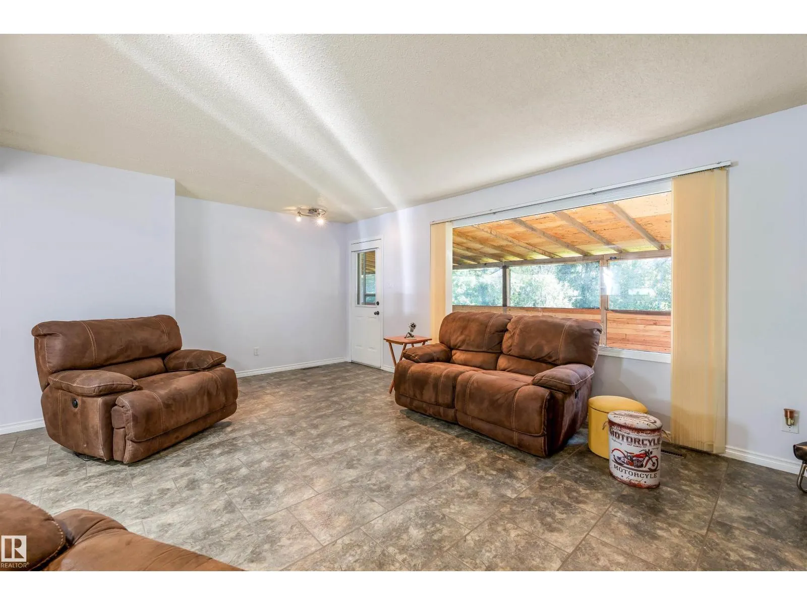 1700 LAKESIDE DR