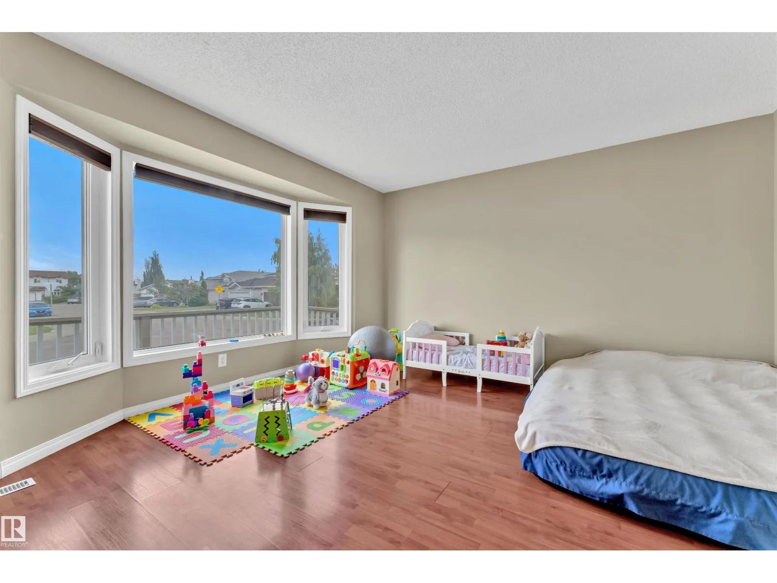 18615 75 AV NW