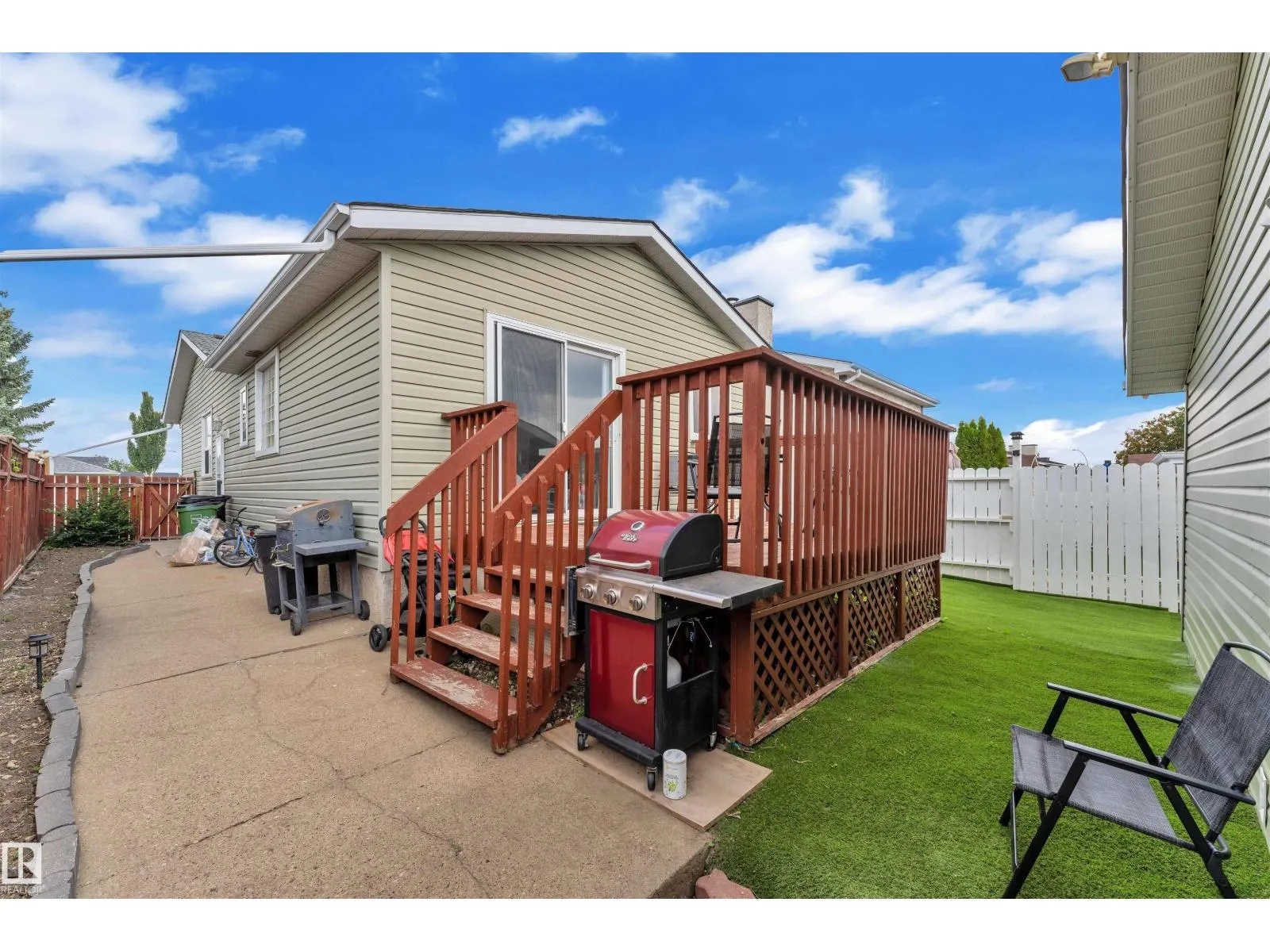 18615 75 AV NW