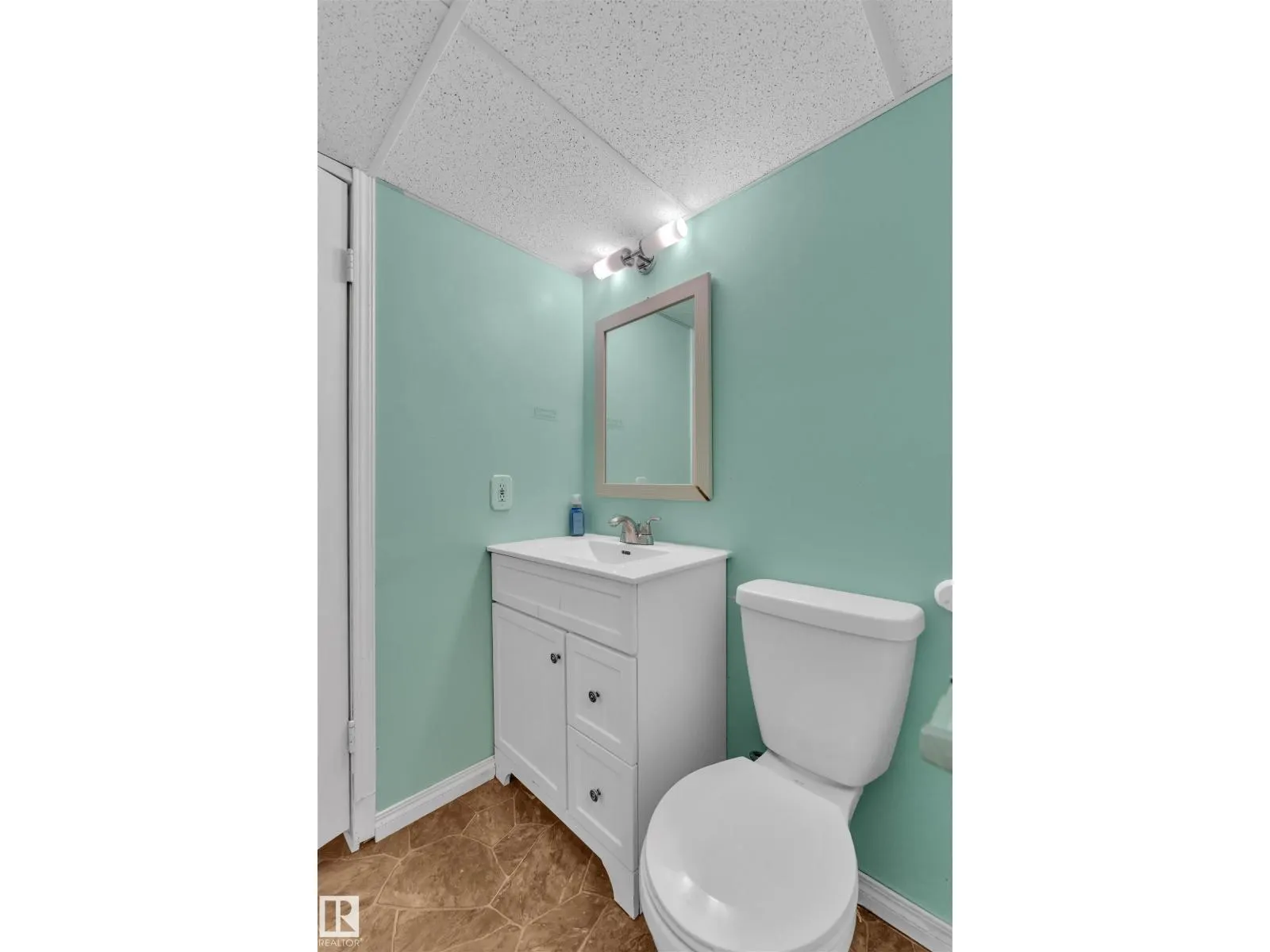 18615 75 AV NW