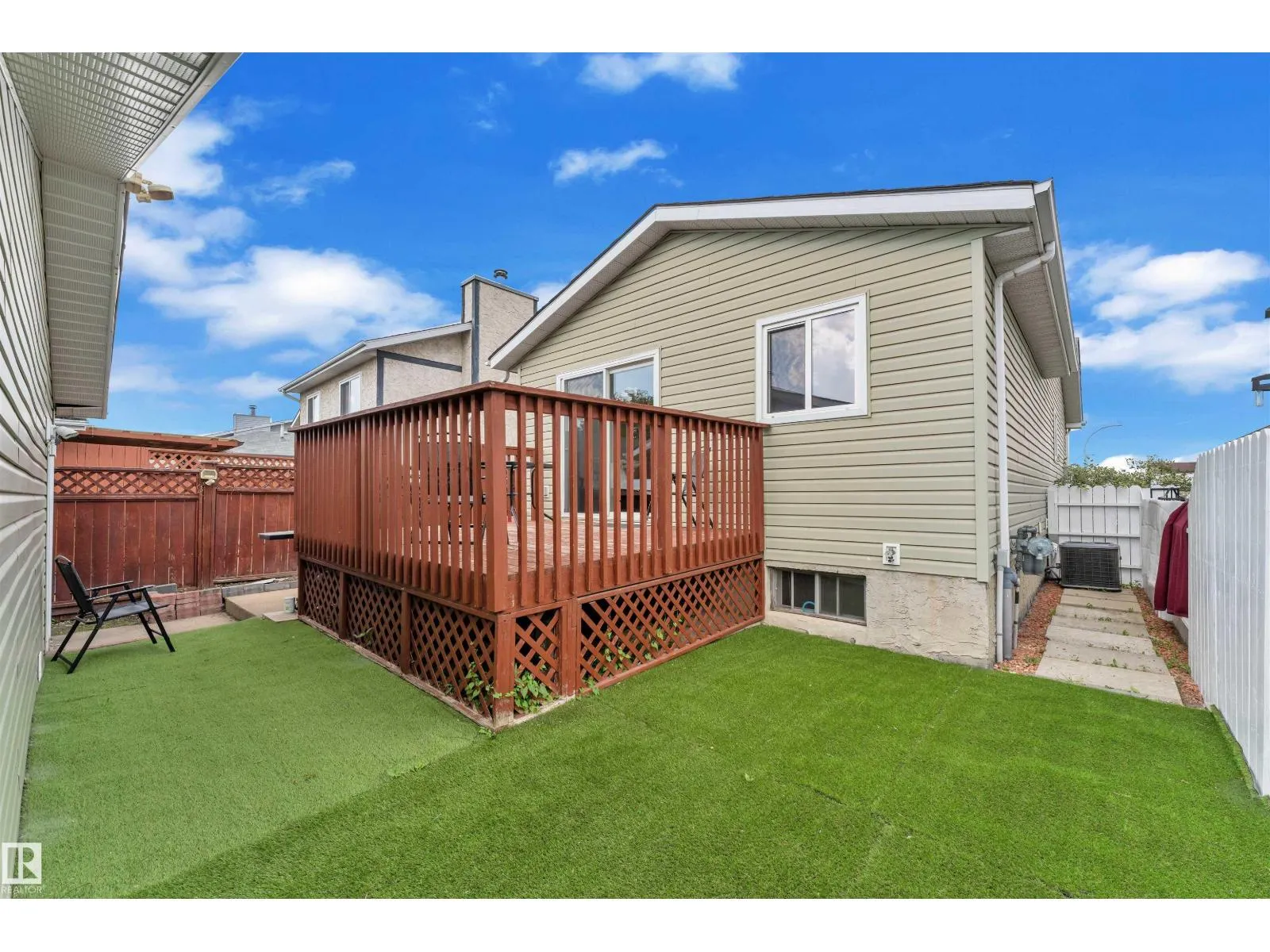 18615 75 AV NW