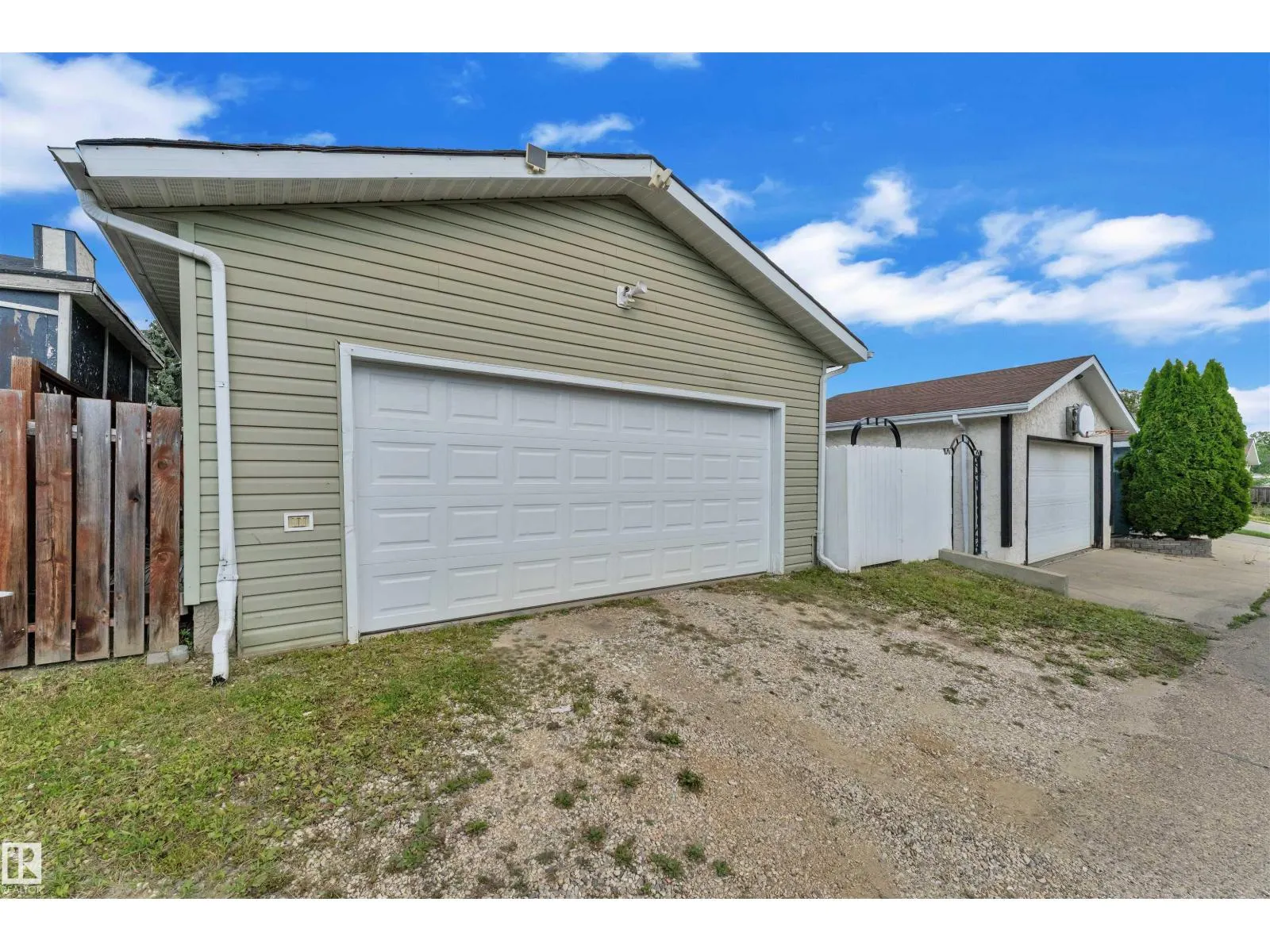 18615 75 AV NW