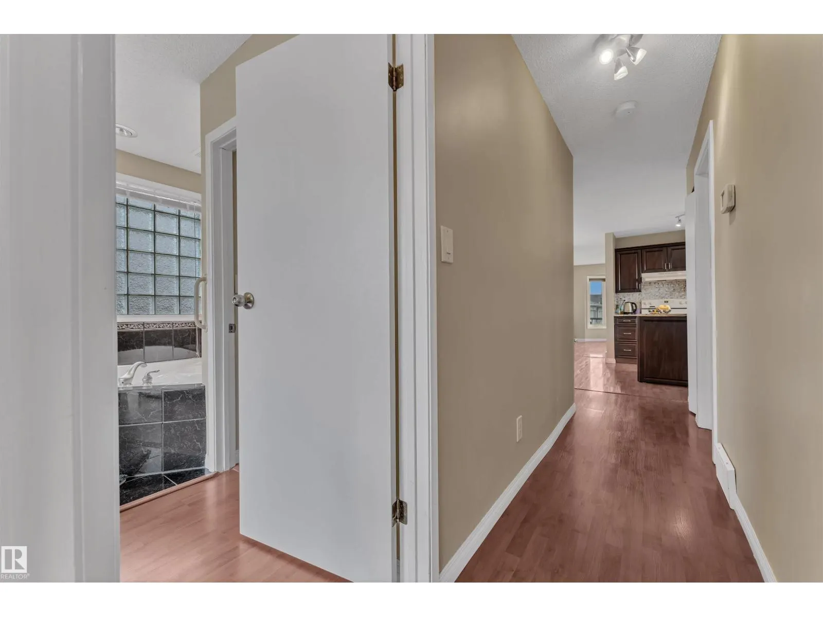 18615 75 AV NW