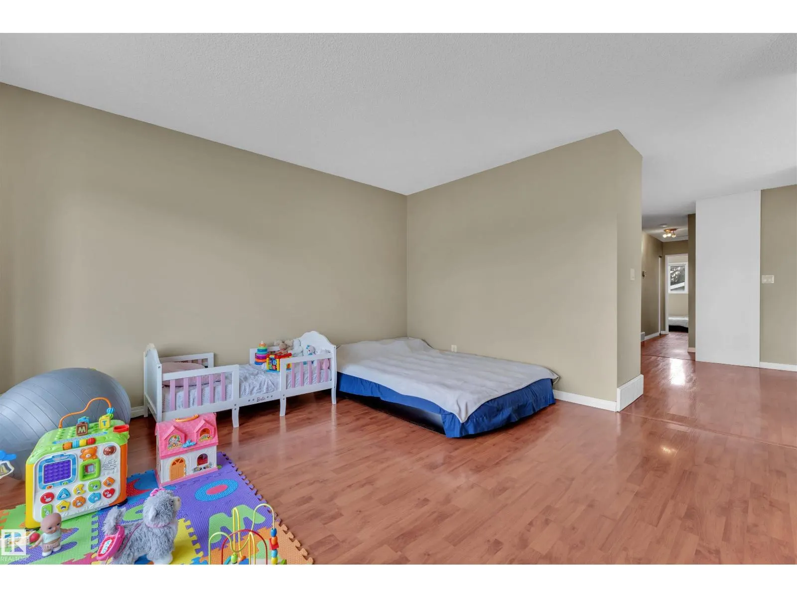 18615 75 AV NW