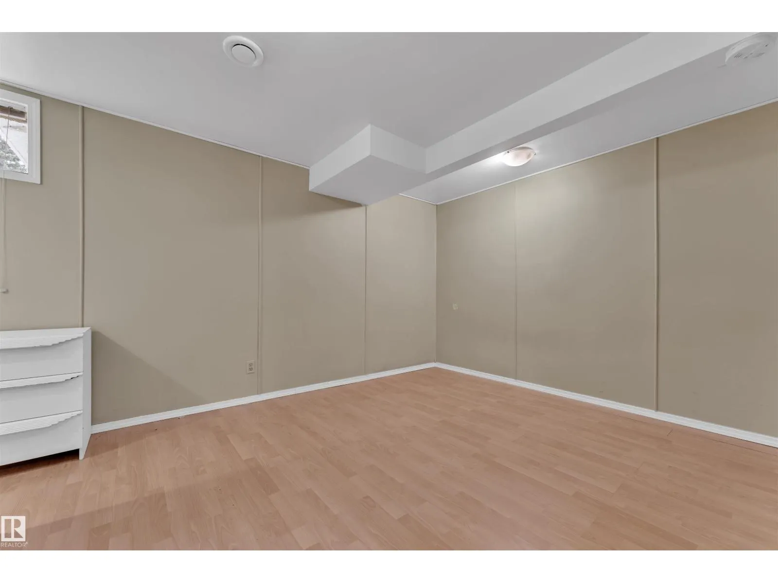 18615 75 AV NW