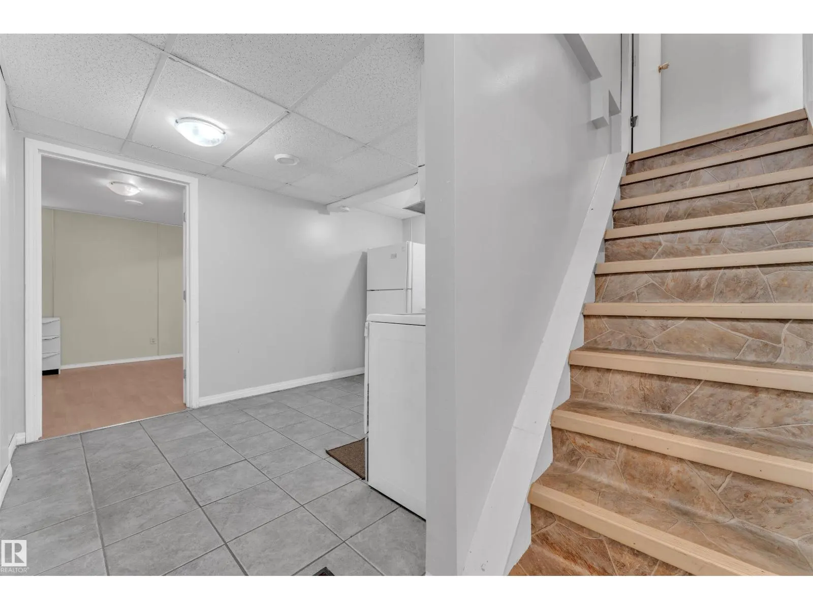 18615 75 AV NW