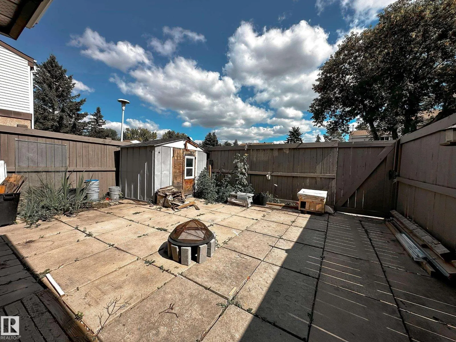 858 ERIN PL NW