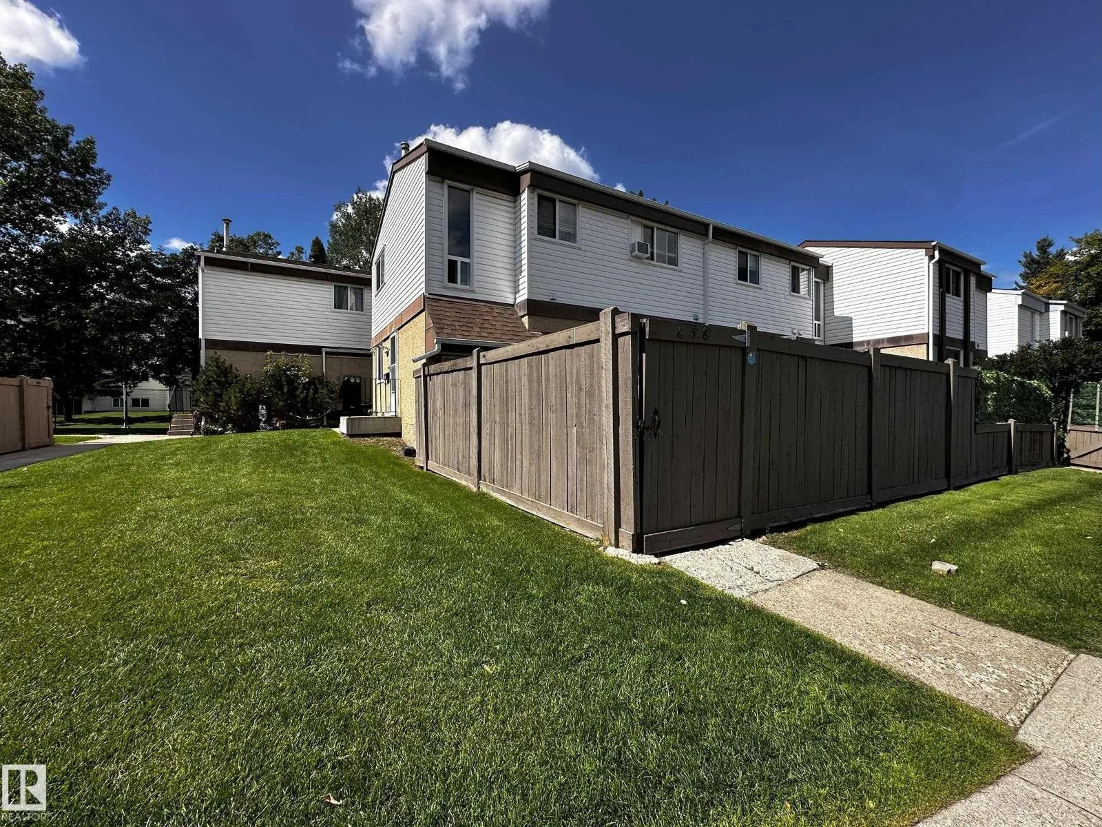 858 ERIN PL NW