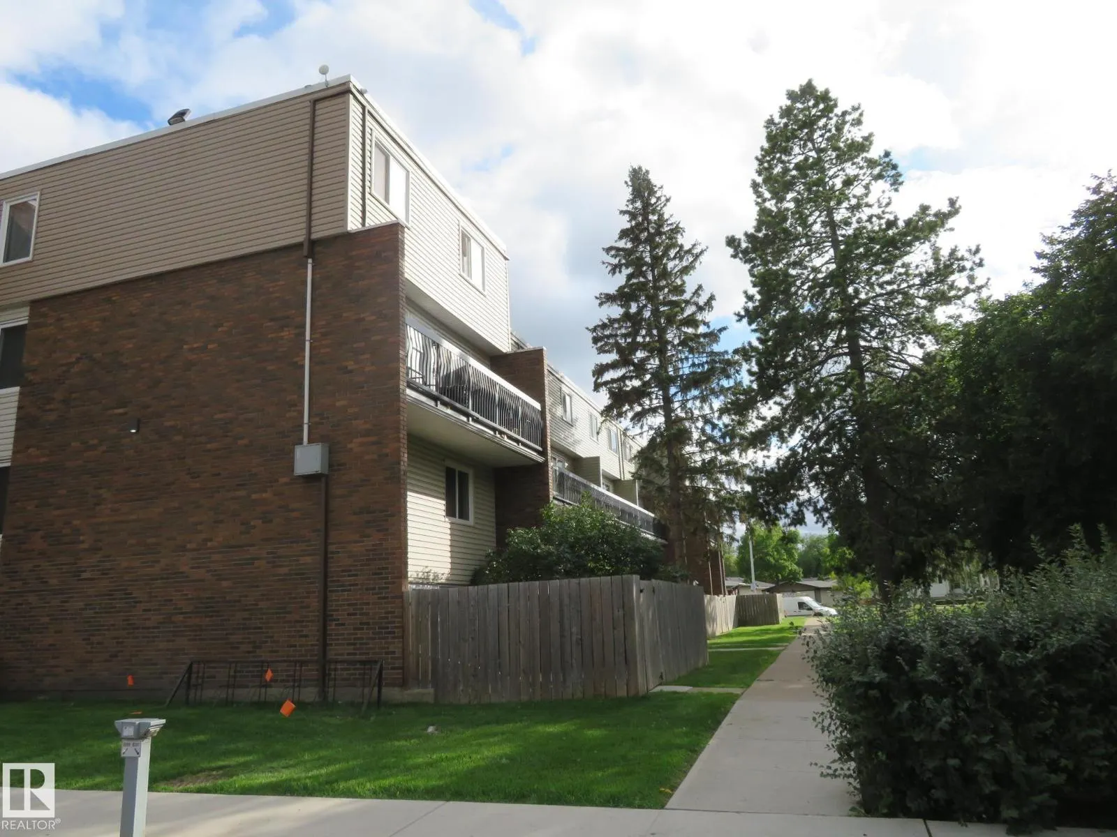 #205 7805 159 ST NW