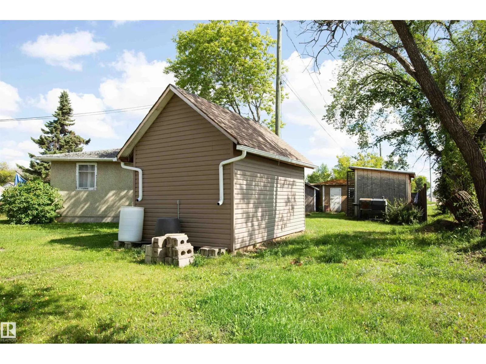 9735 106 ST